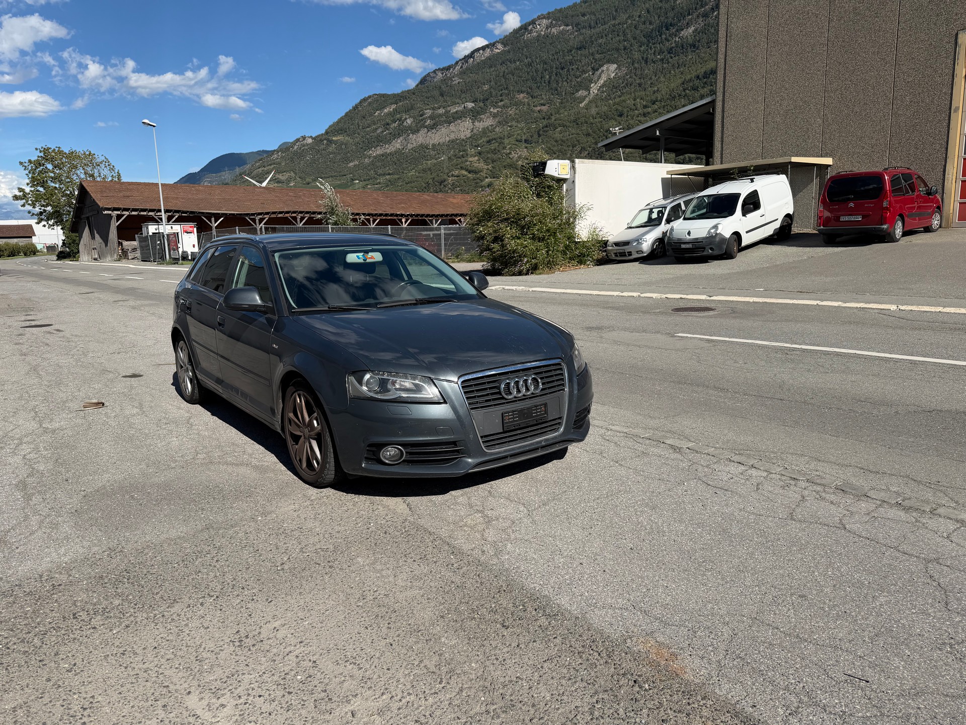 AUDI A3 Sportback 2.0 TFSI Ambiente quattro S-tronic-image-3