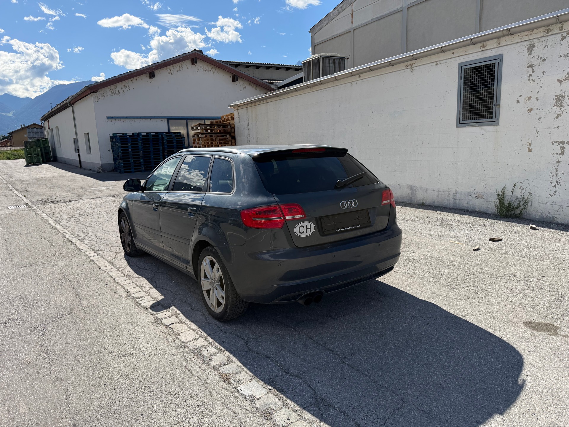 AUDI A3 Sportback 2.0 TFSI Ambiente quattro S-tronic-image-6