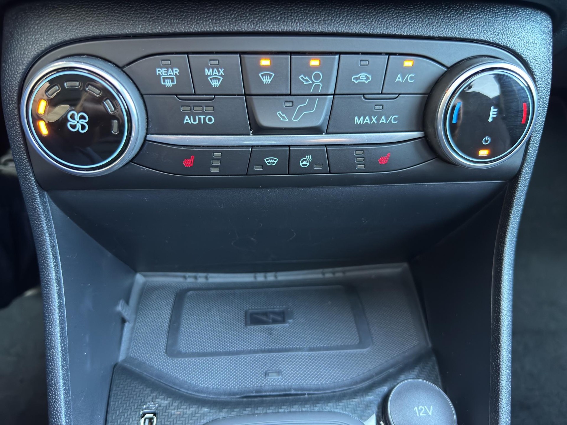 FORD Fiesta 1.0 EcoB Hybrid ST-Line Vignale-image-10