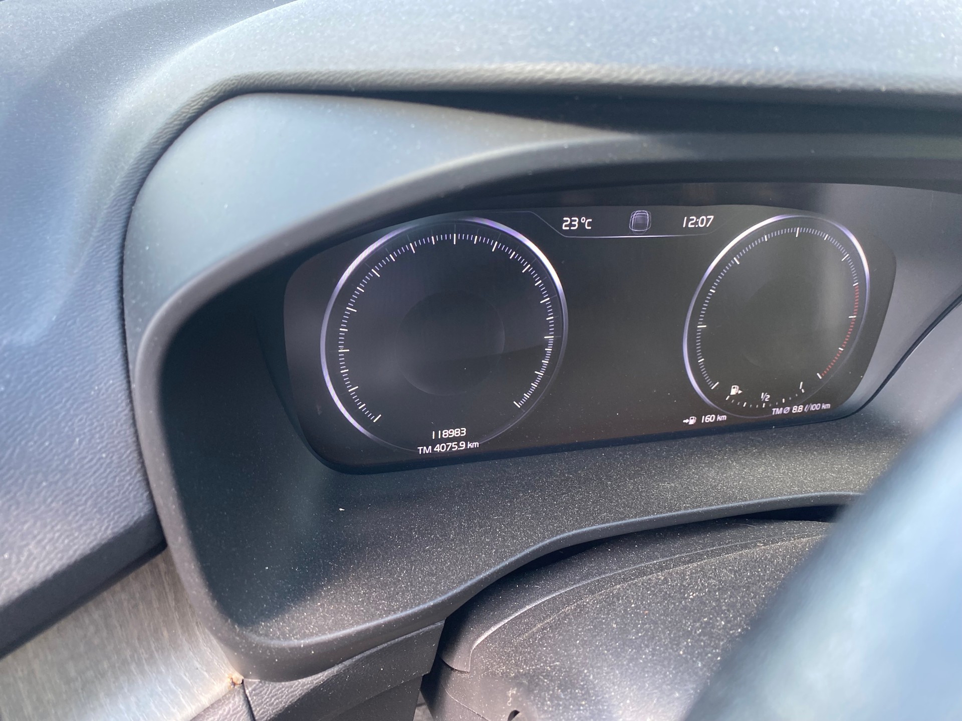 VOLVO XC40 D4 AWD Momentum Geartronic-image-4