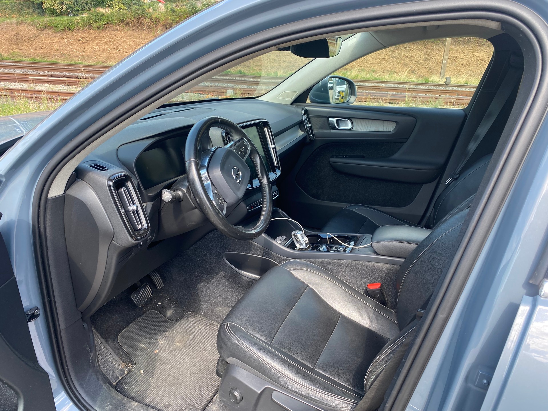 VOLVO XC40 D4 AWD Momentum Geartronic-image-3