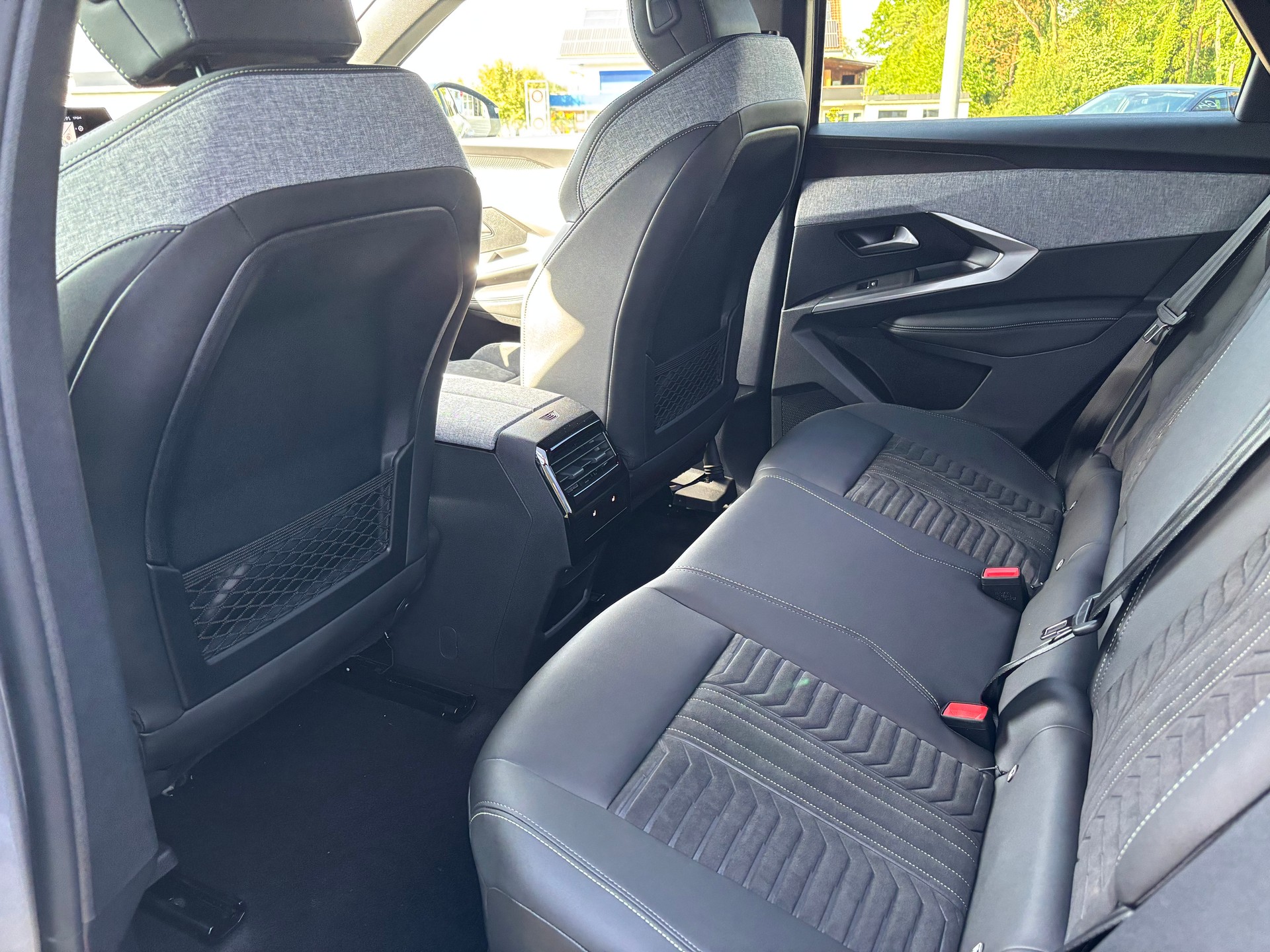 PEUGEOT 3008 225 e-DCS7 GT Exclusive-image-9