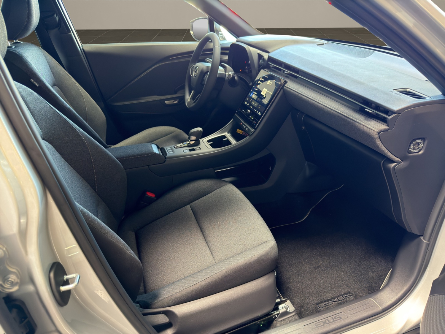 LEXUS LBX 1.5 Hybrid Impression-image-12