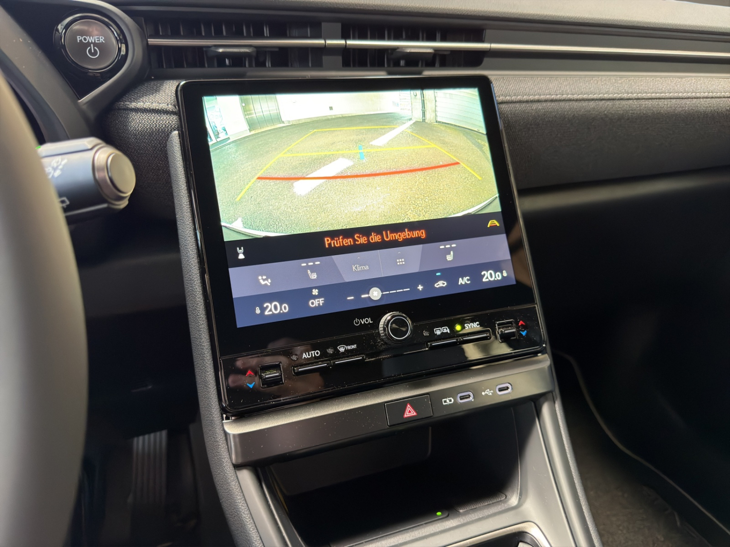 LEXUS LBX 1.5 Hybrid Impression-image-16