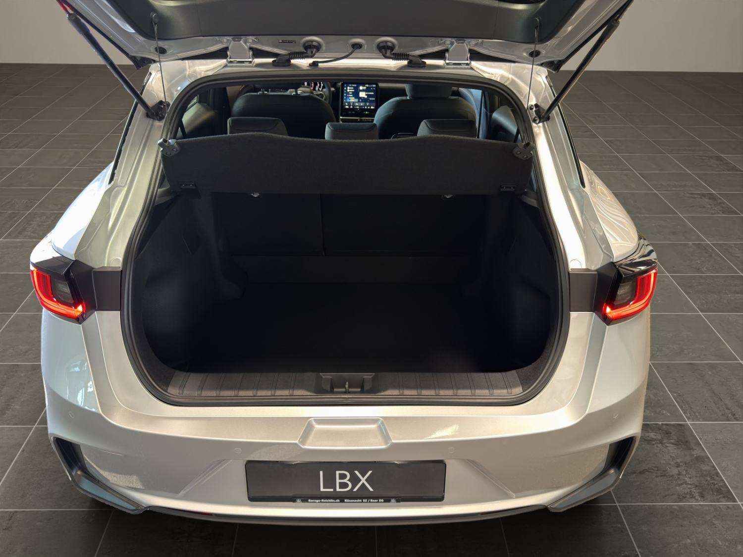 LEXUS LBX 1.5 Hybrid Impression-image-19