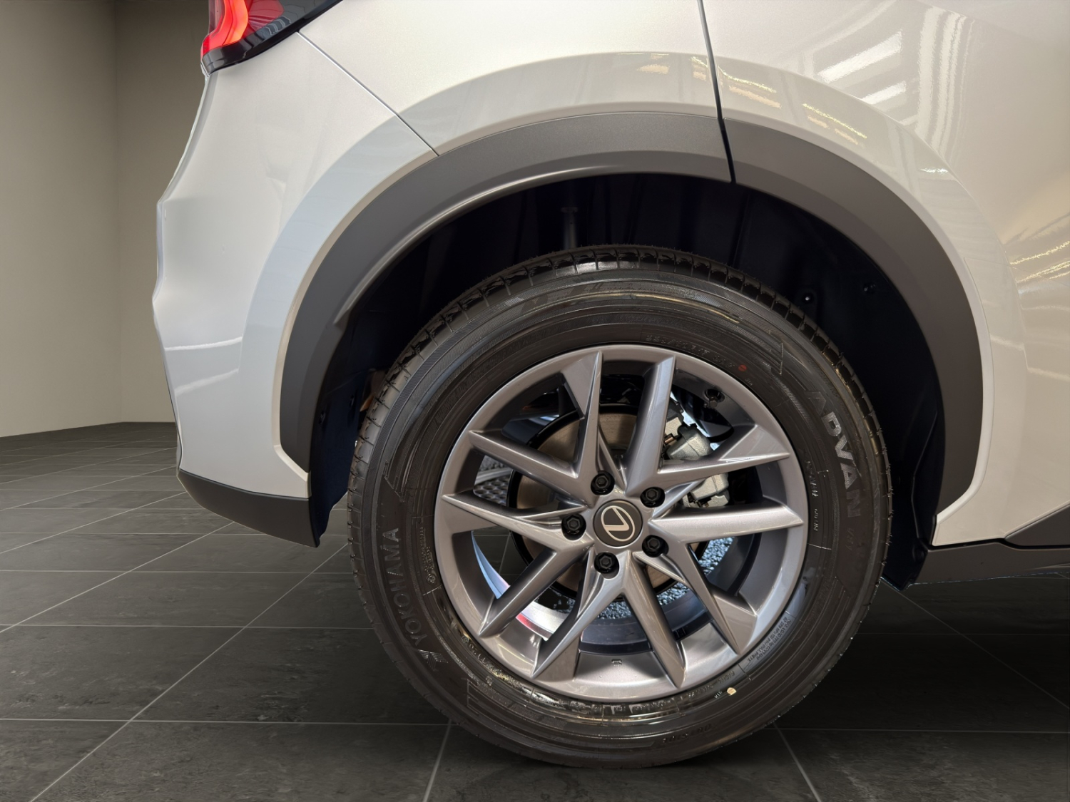 LEXUS LBX 1.5 Hybrid Impression-image-22