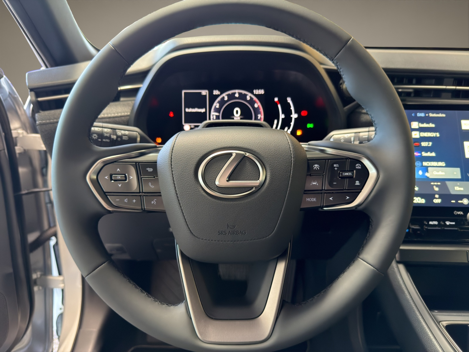 LEXUS LBX 1.5 Hybrid Impression-image-14
