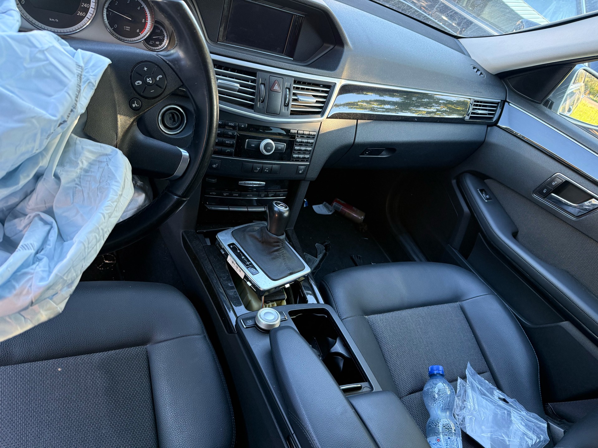 MERCEDES-BENZ E 250 CDI BlueEfficiency Avantgarde Automatic-image-3