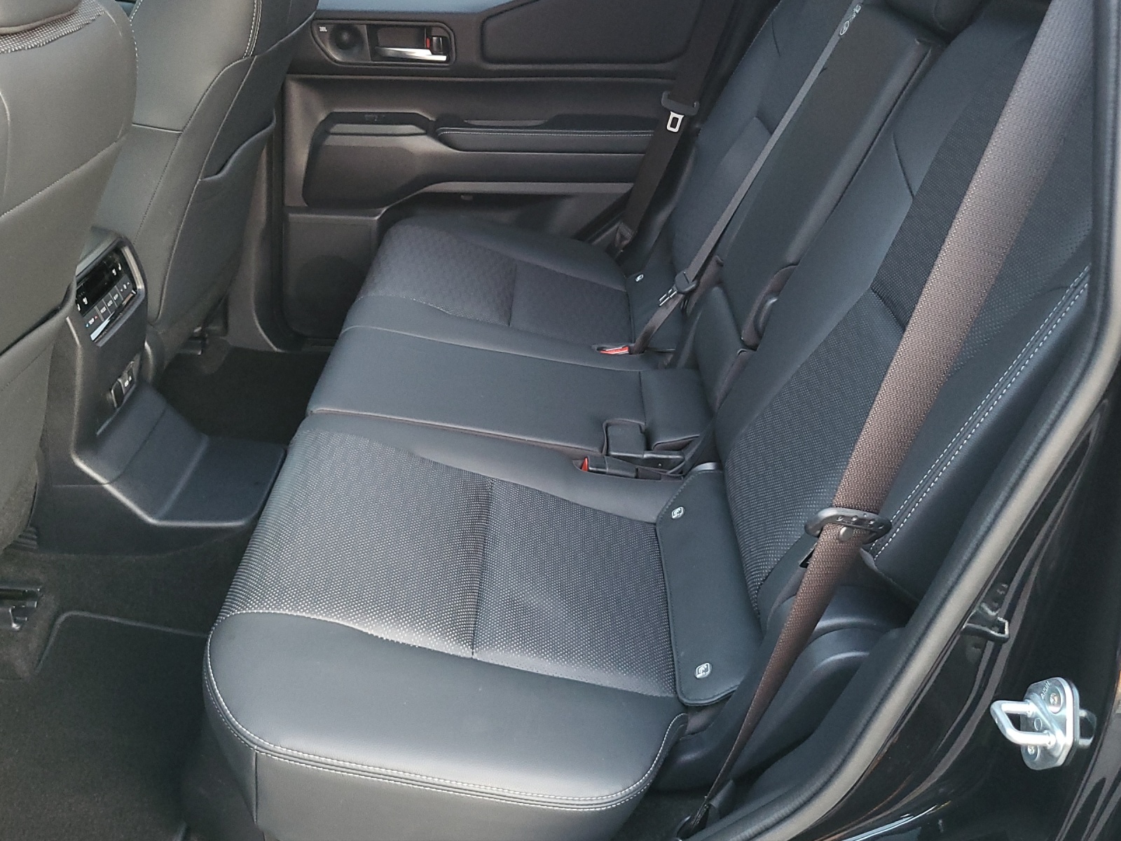 TOYOTA Land Cruiser 2.8 D Invincible 4X4-image-14