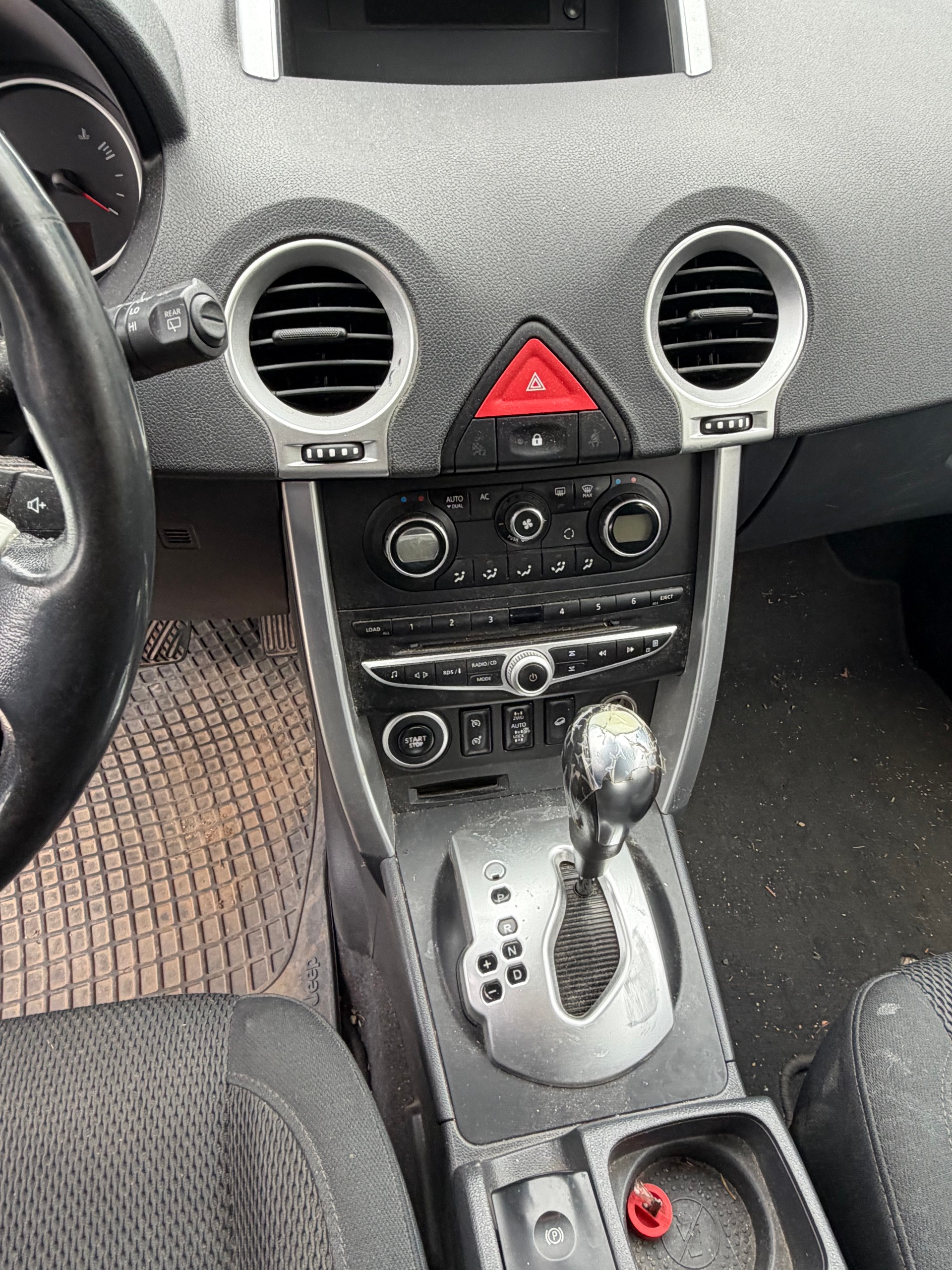 RENAULT Koleos 2.0 dCi Dynamique 4x4 Automatic-image-8