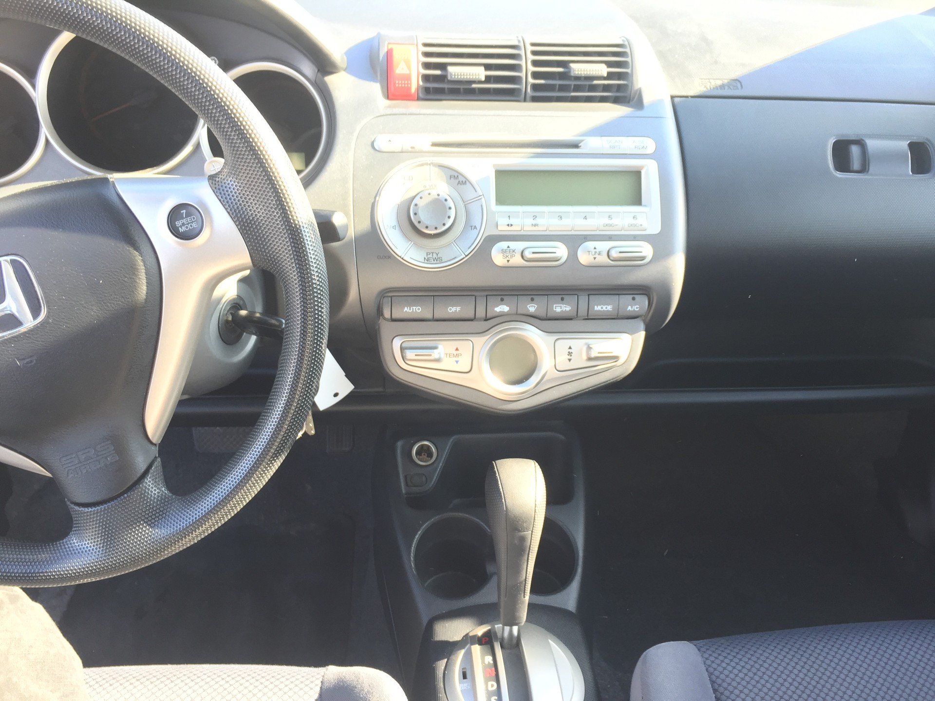 HONDA Jazz 1.4i LS Formula 1 CVT-image-8