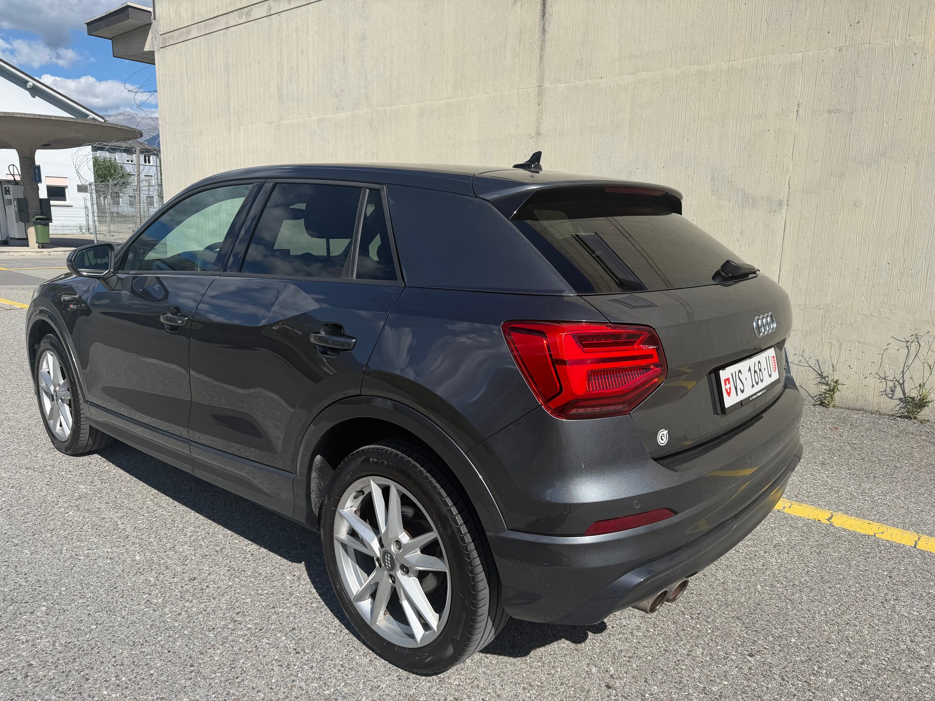 AUDI Q2 2.0 TFSI sport quattro S-tronic-image-9