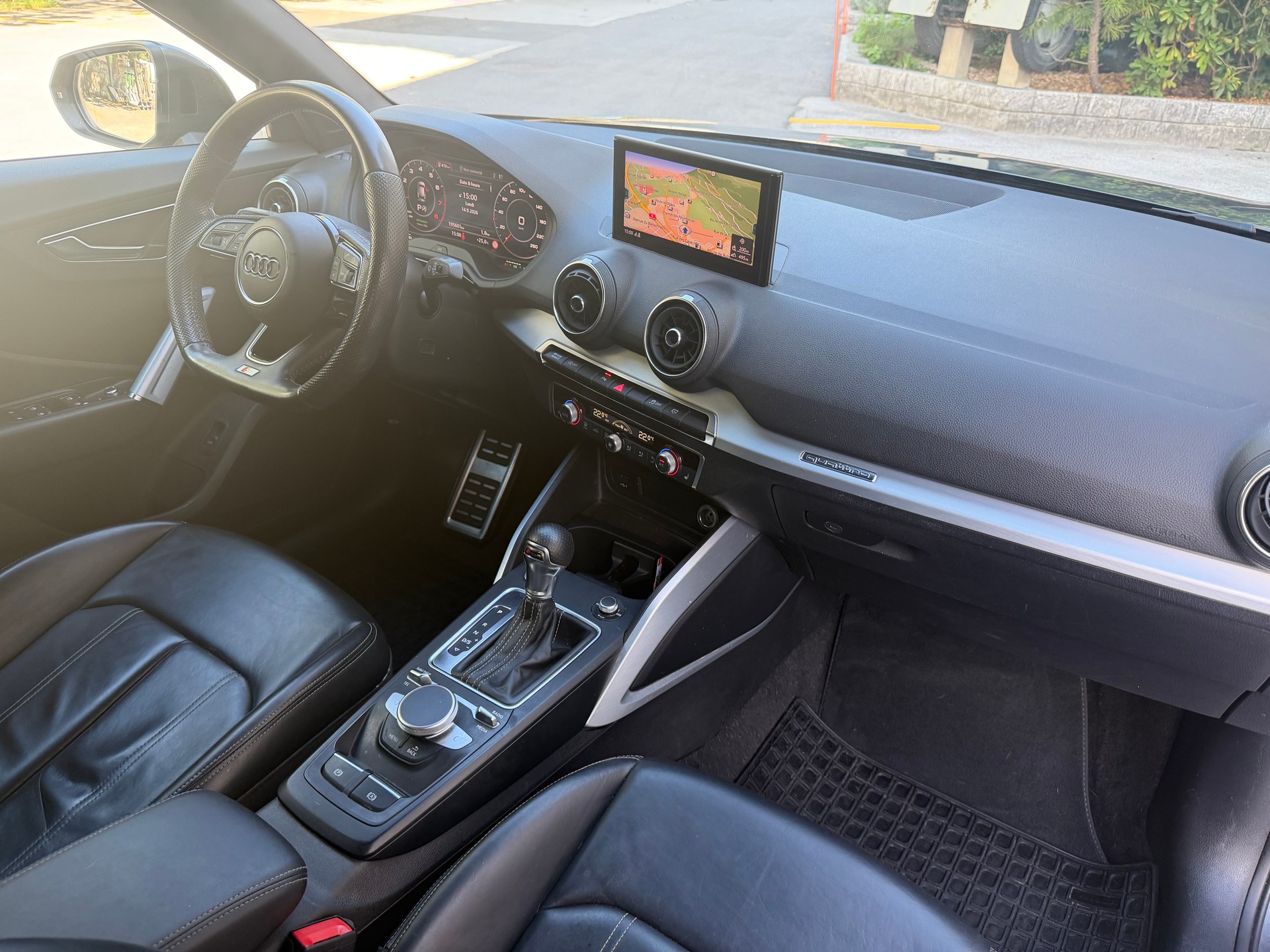 AUDI Q2 2.0 TFSI sport quattro S-tronic-image-12