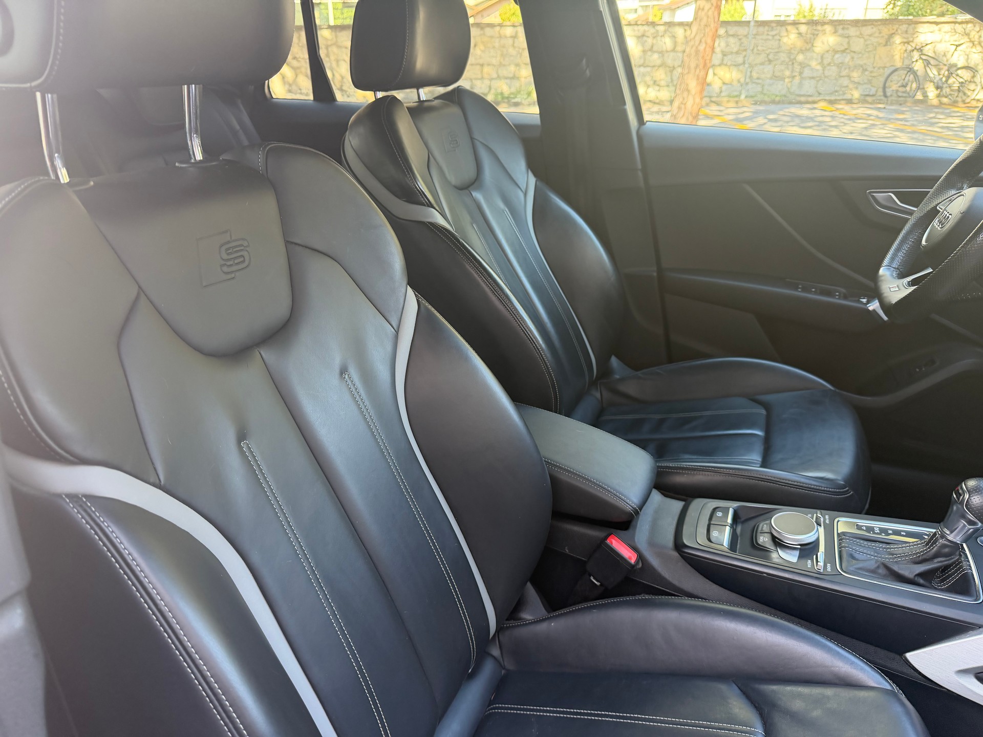 AUDI Q2 2.0 TFSI sport quattro S-tronic-image-13