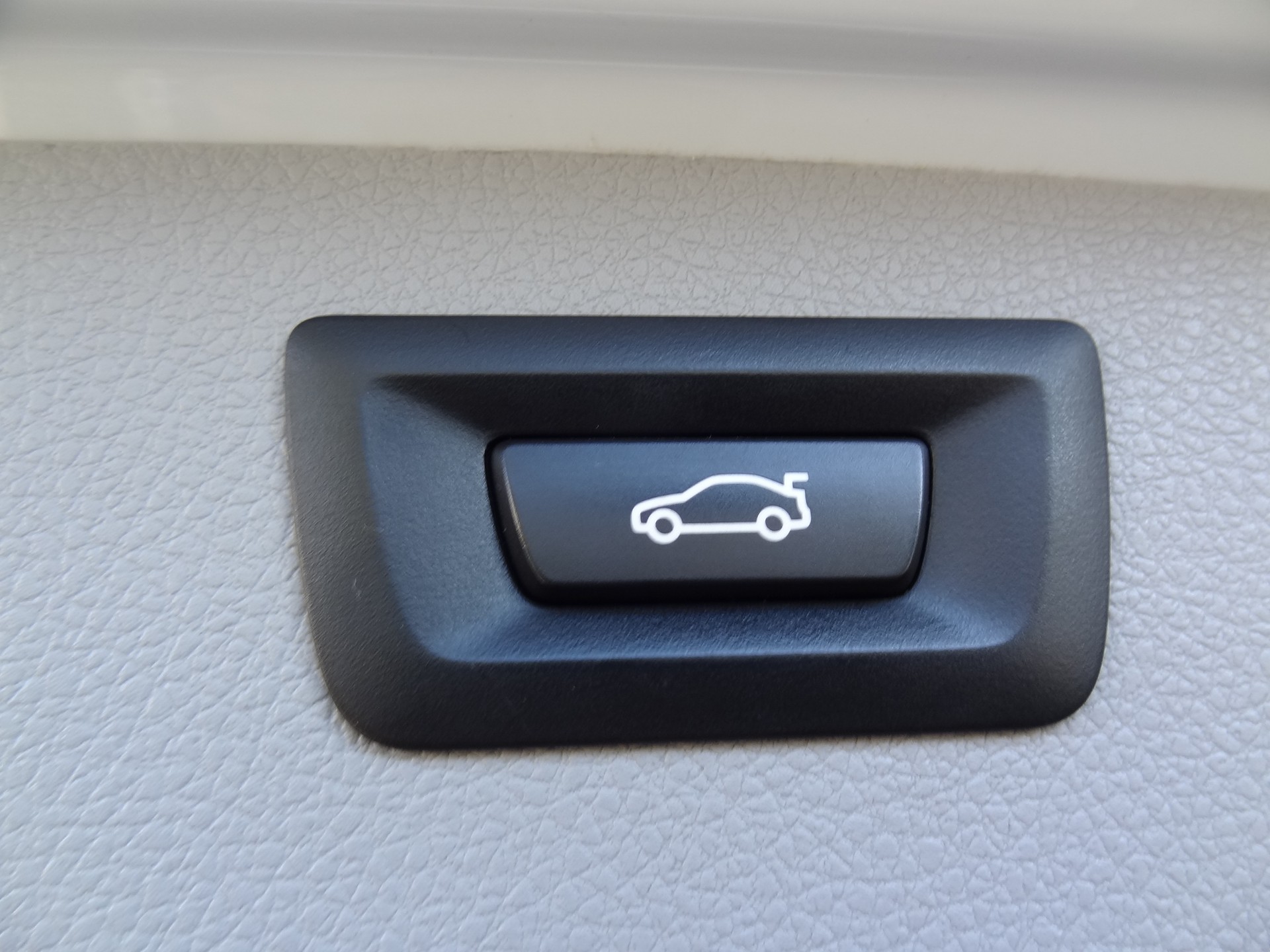 BMW 320d xDrive Touring Steptronic-image-13