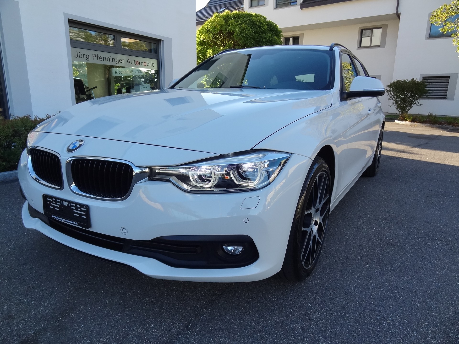 BMW 320d xDrive Touring Steptronic-image-0