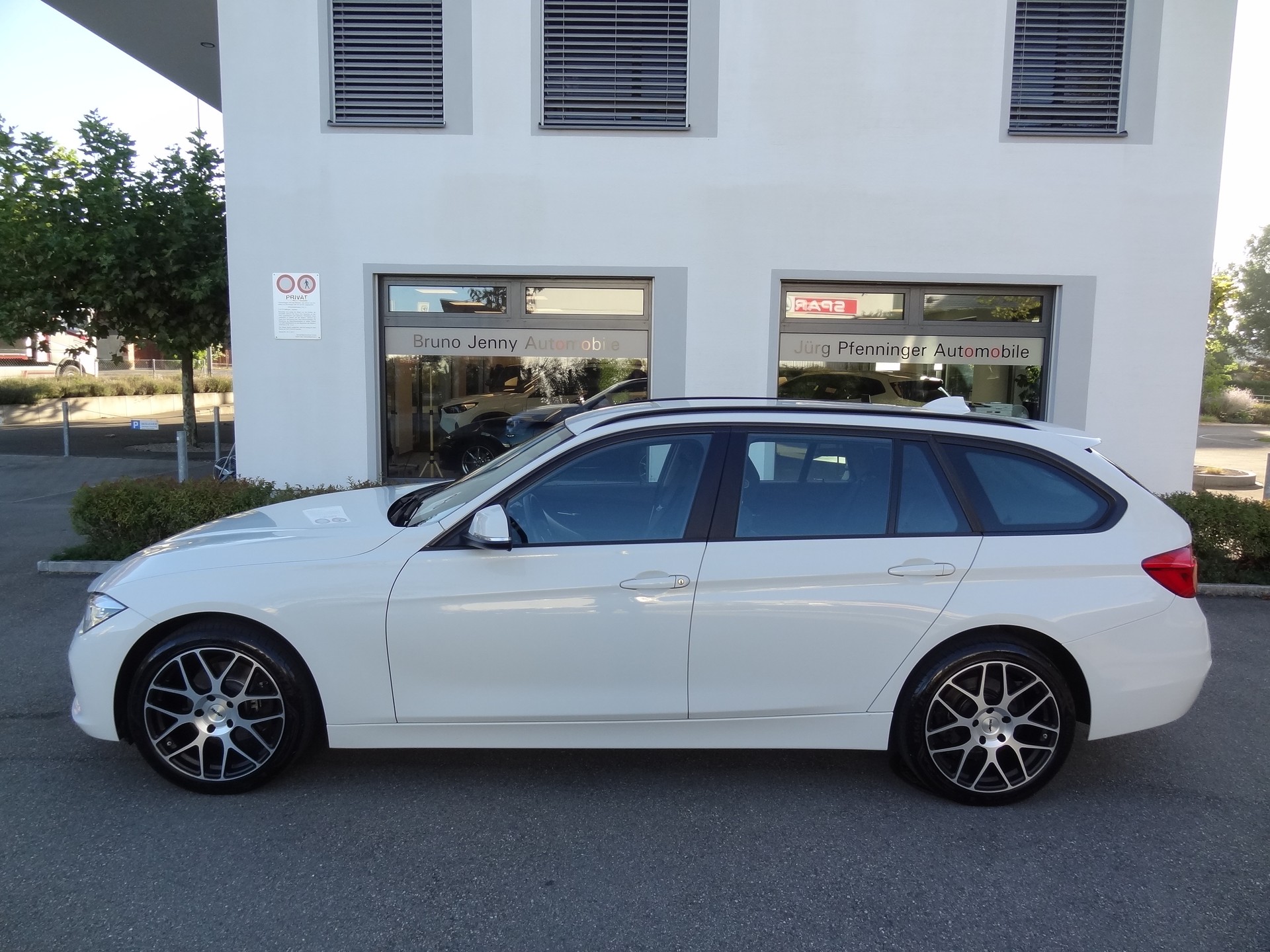 BMW 320d xDrive Touring Steptronic-image-1