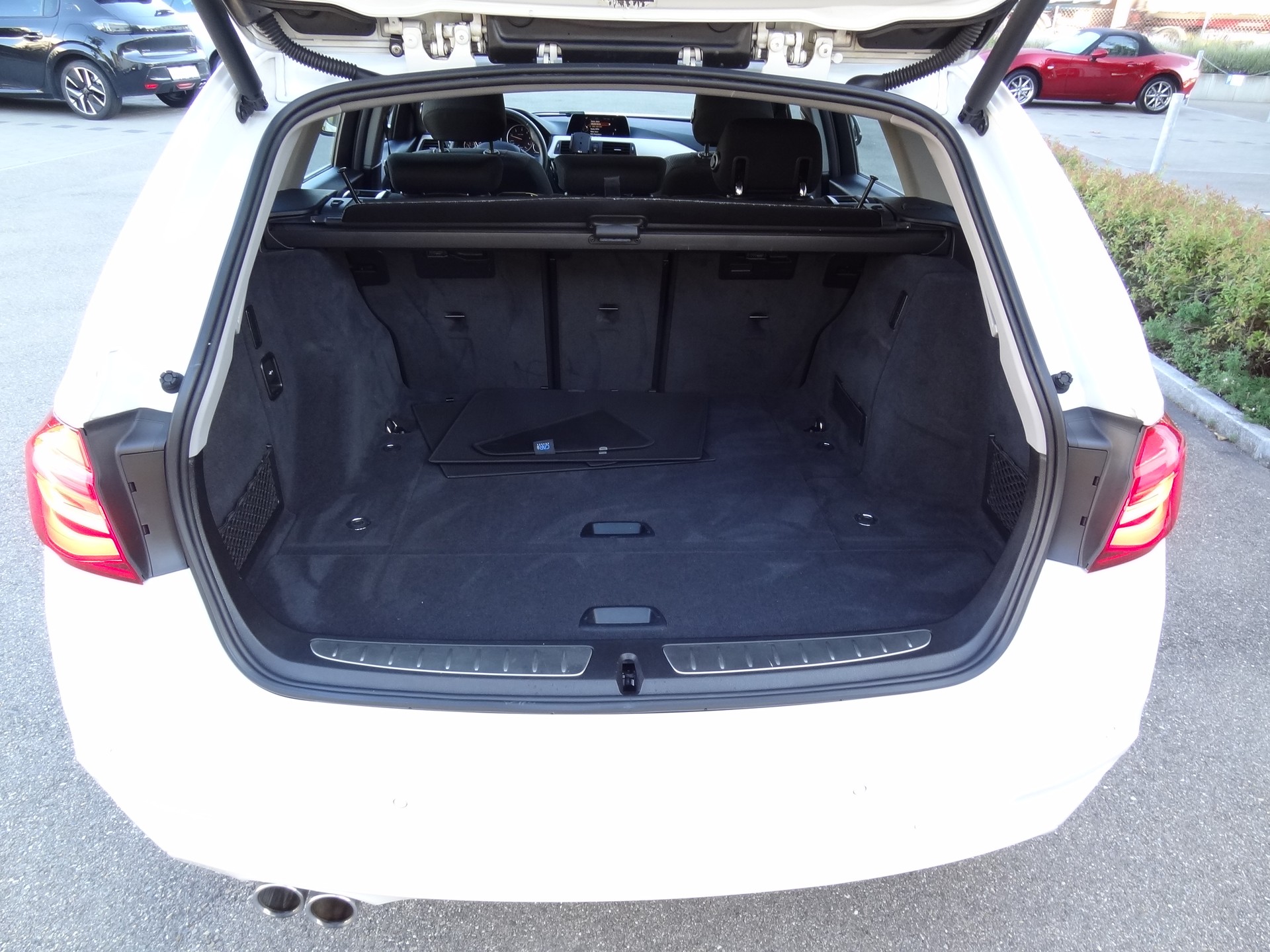 BMW 320d xDrive Touring Steptronic-image-12