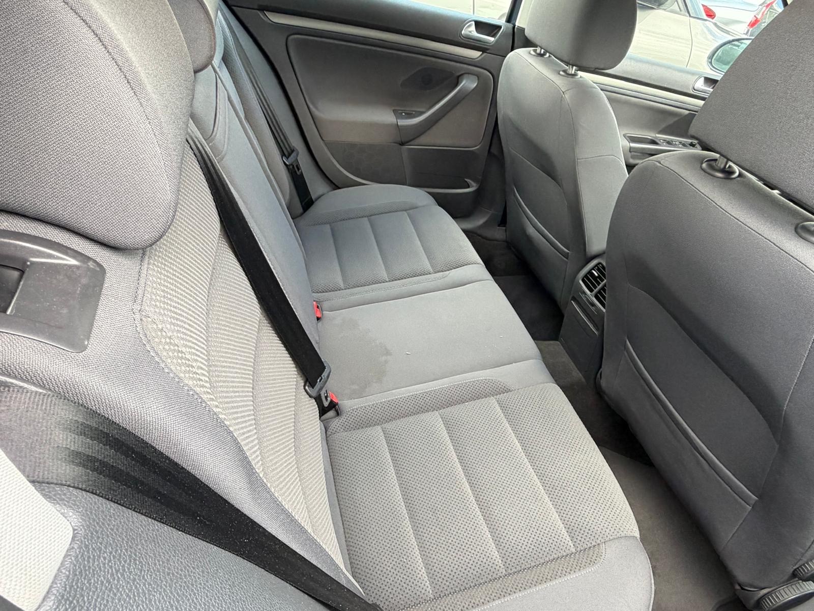 VW Golf 2.0 FSI Comfortline-image-29