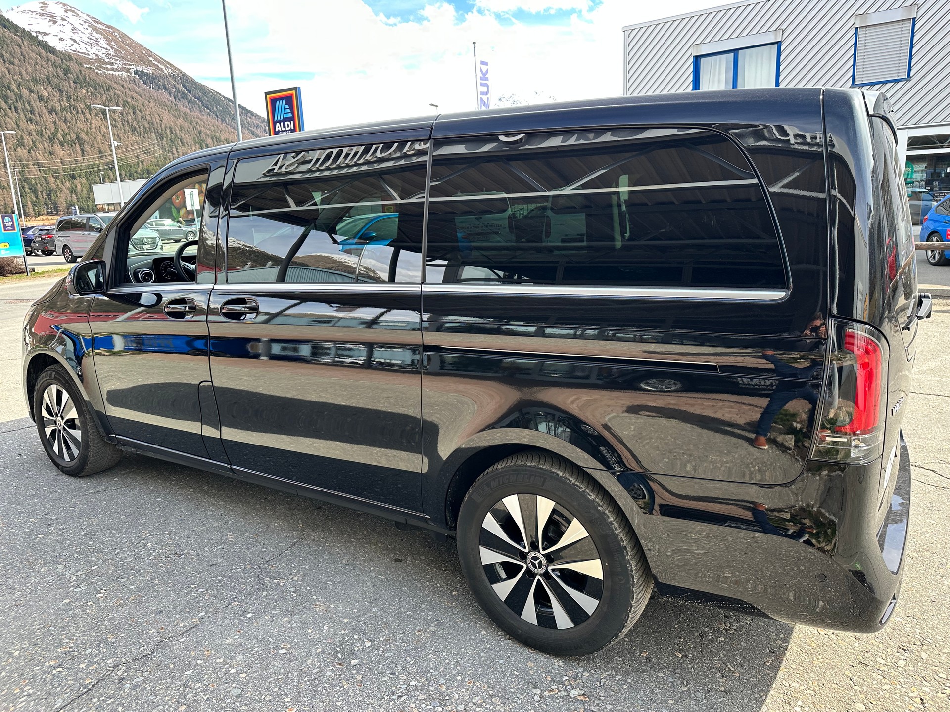 MERCEDES-BENZ V 250 d Avantgarde lang 4Matic-image-6