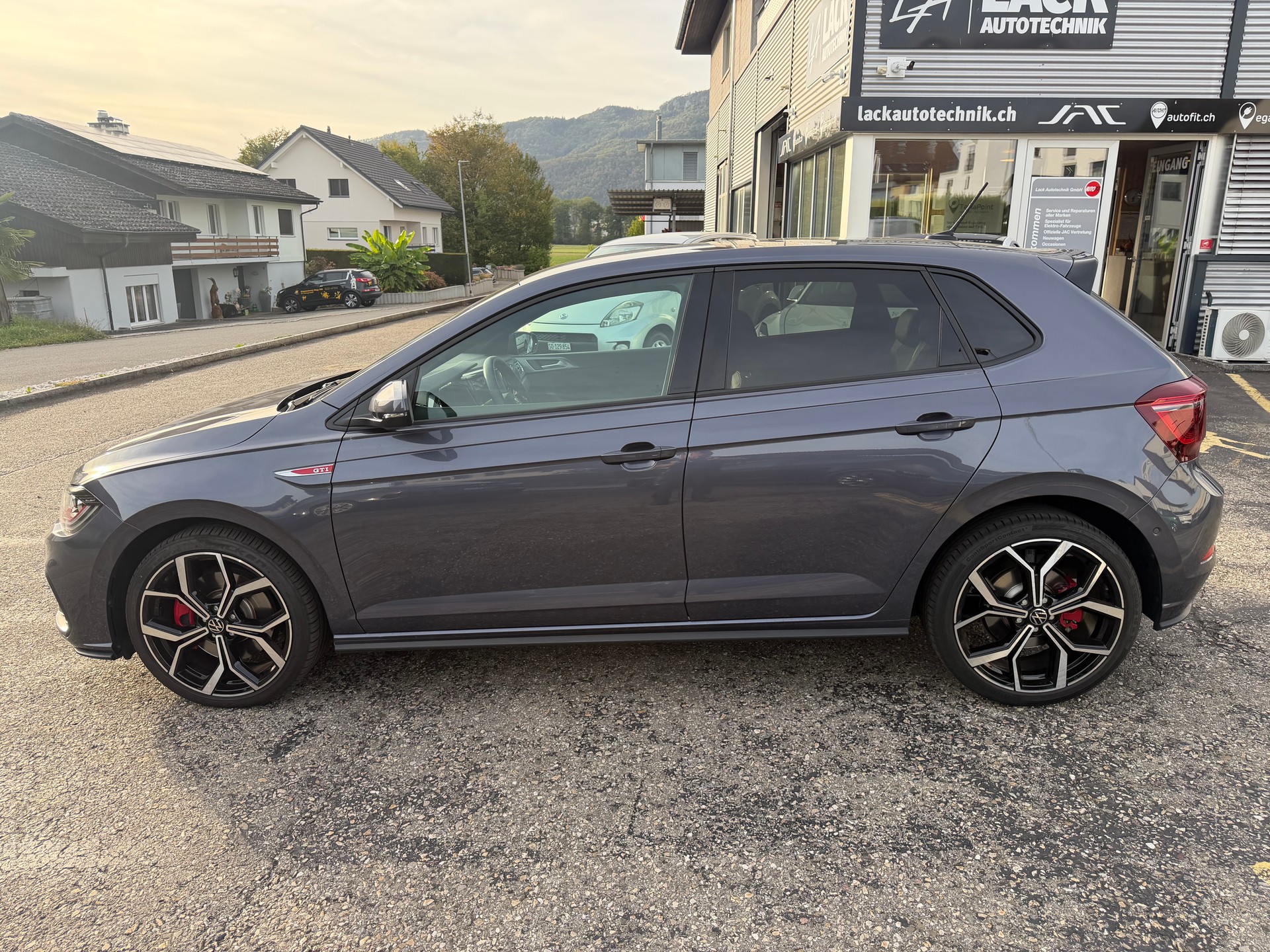 VW Polo 2.0 TSI GTI DSG-image-10