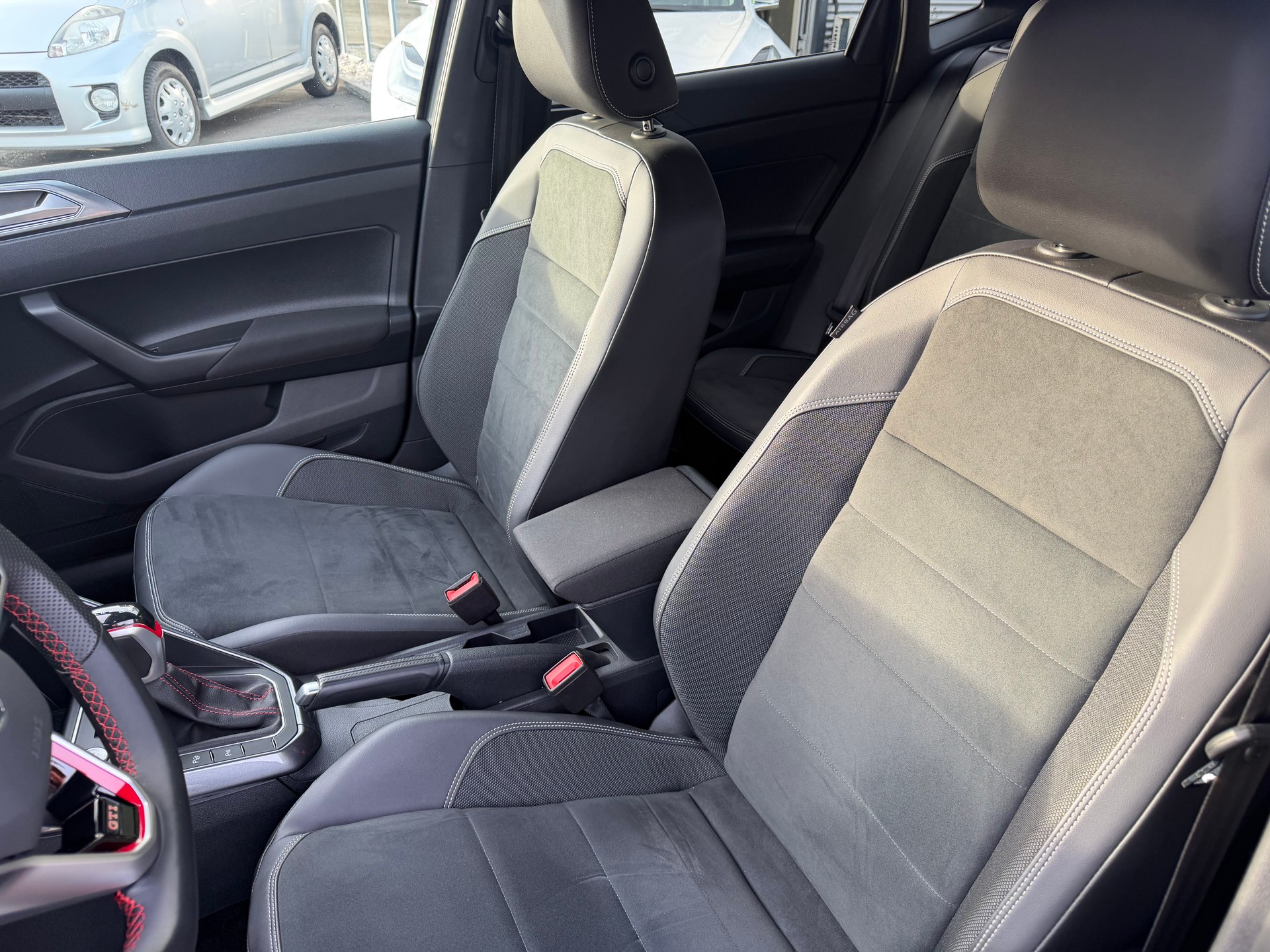VW Polo 2.0 TSI GTI DSG-image-12