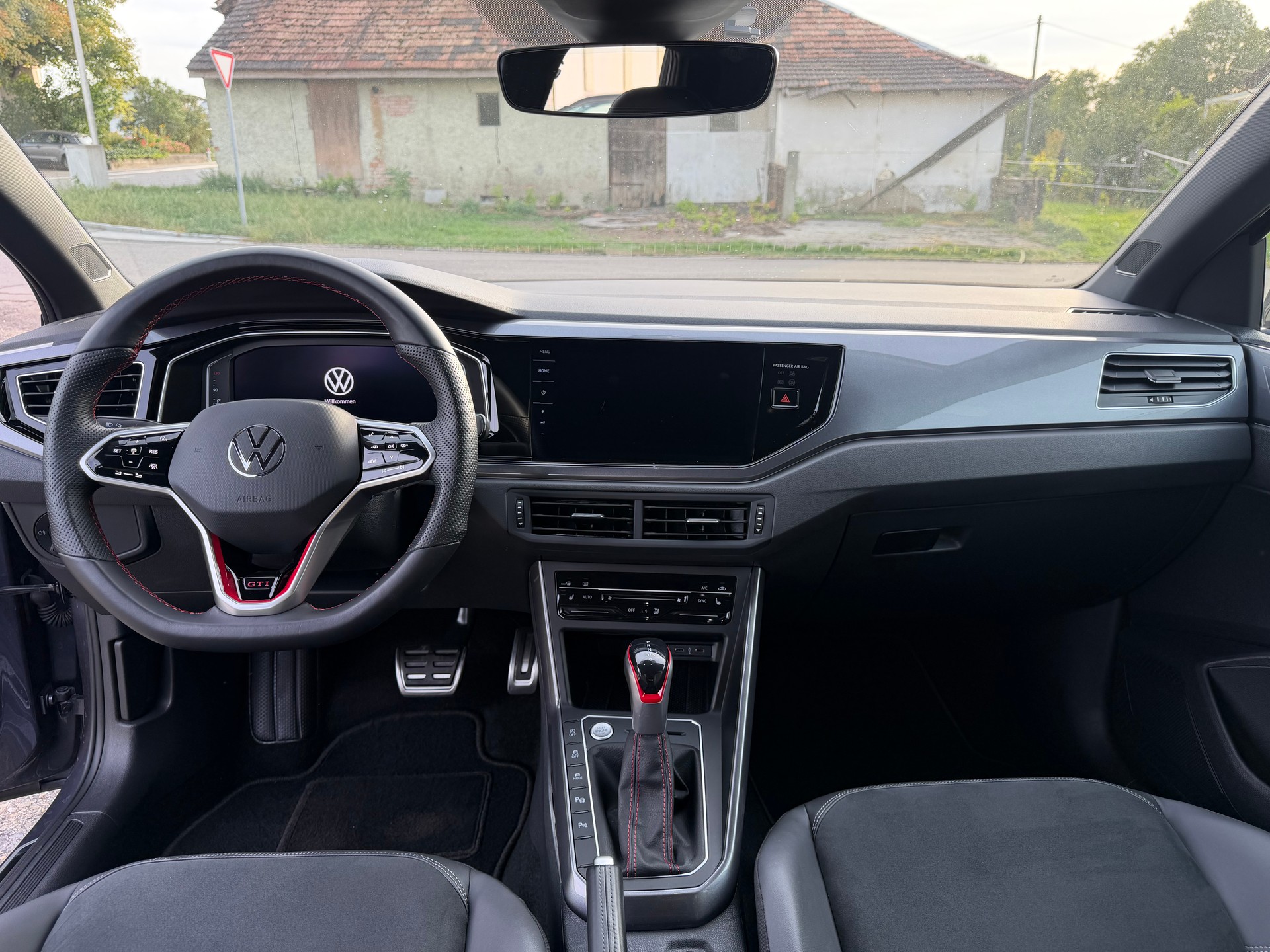 VW Polo 2.0 TSI GTI DSG-image-13