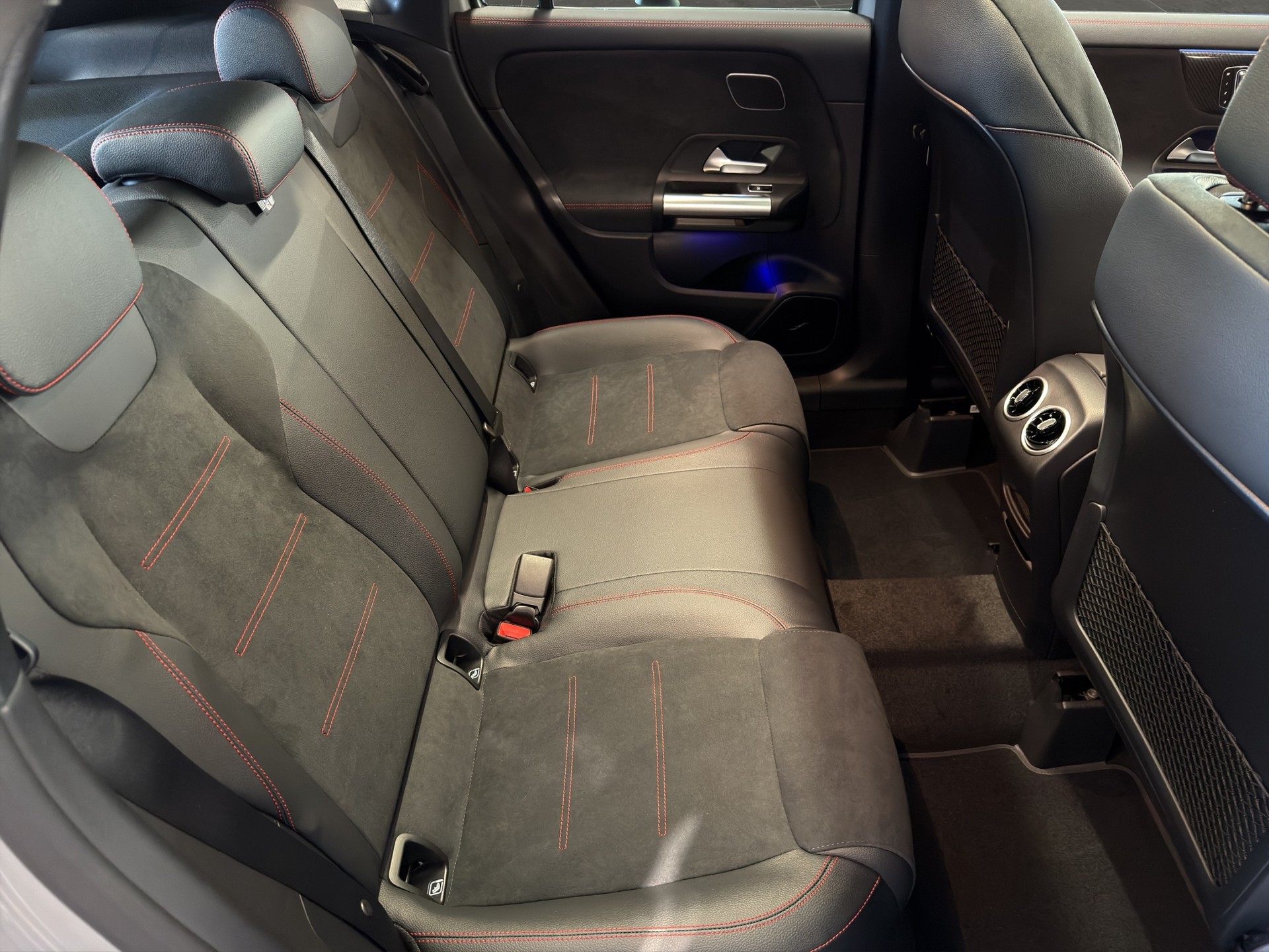 MERCEDES-BENZ GLA AMG 35 4Matic 8G-DCT-image-11