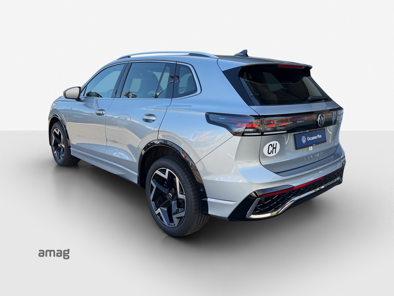 VW Tiguan 2.0 TSI DSG R-Line 4Motion-image-2