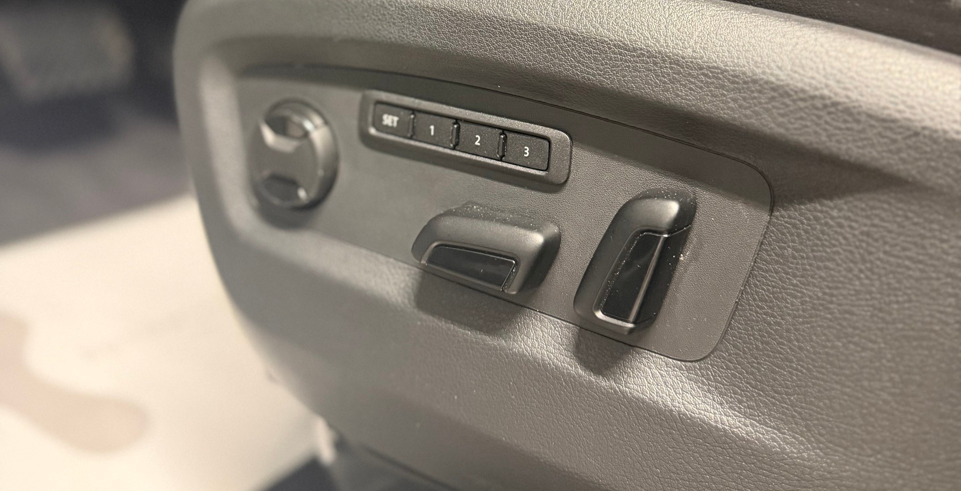 VW T6 Multivan 2.0 Bi-TDI Highline 4Motion DSG, zusätzlich 10 Jahre / 100‘000km GRATIS-SERVICE!-image-9