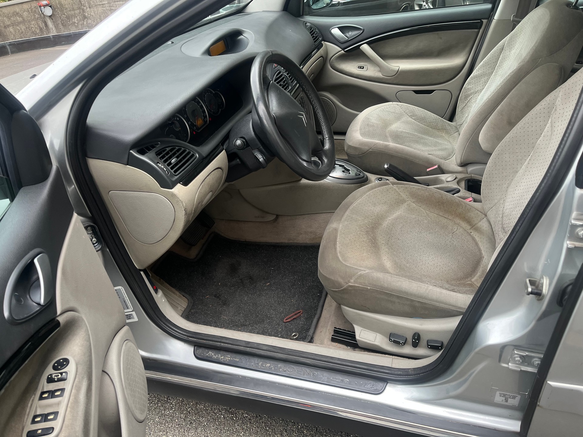 CITROEN C5 Break 2.0i Exclusive-image-8