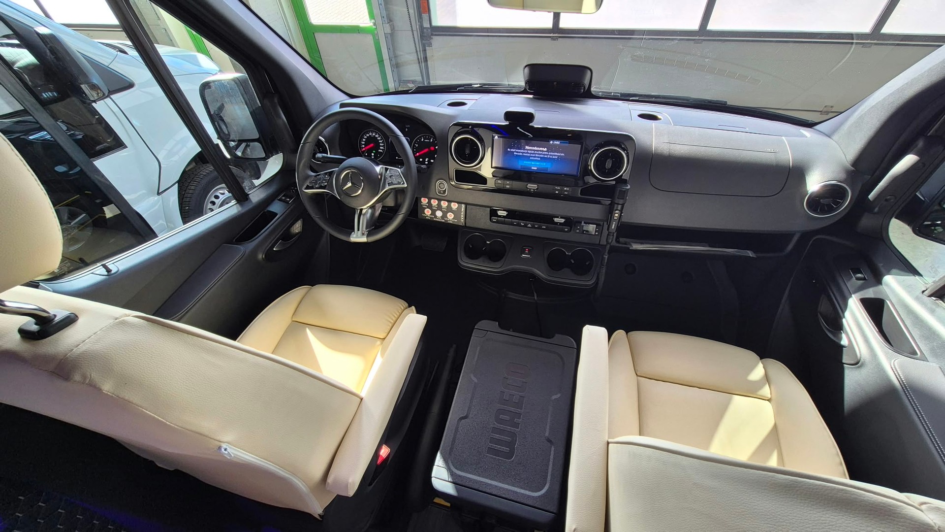 MERCEDES-BENZ 319 9 PL Luxe-image-7