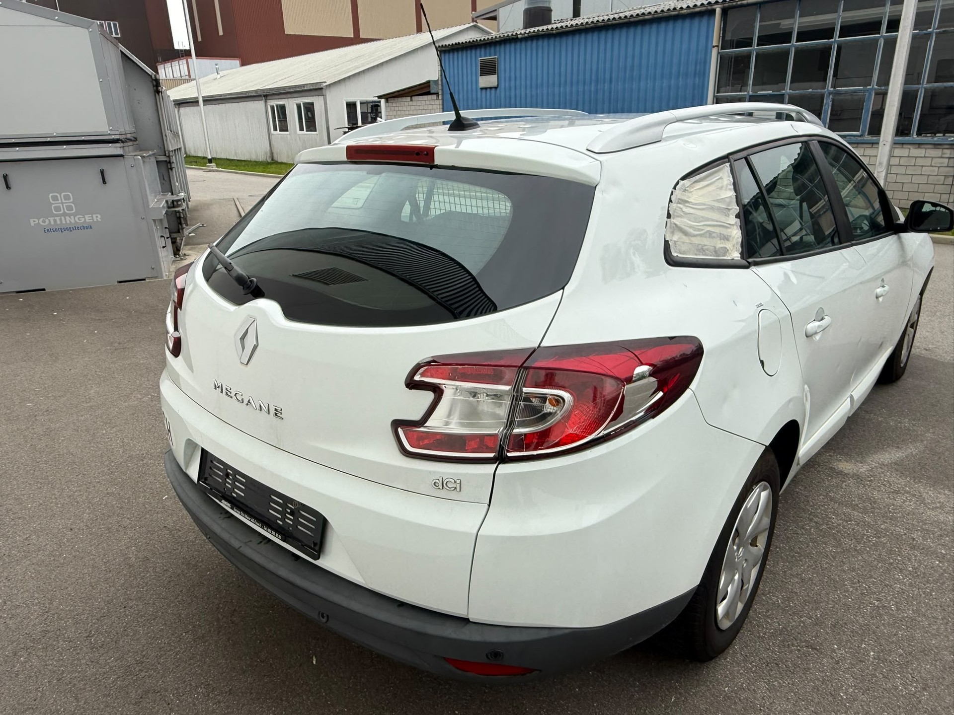 RENAULT Mégane Grandtour 1.5 dCi Bose EDC-image-13