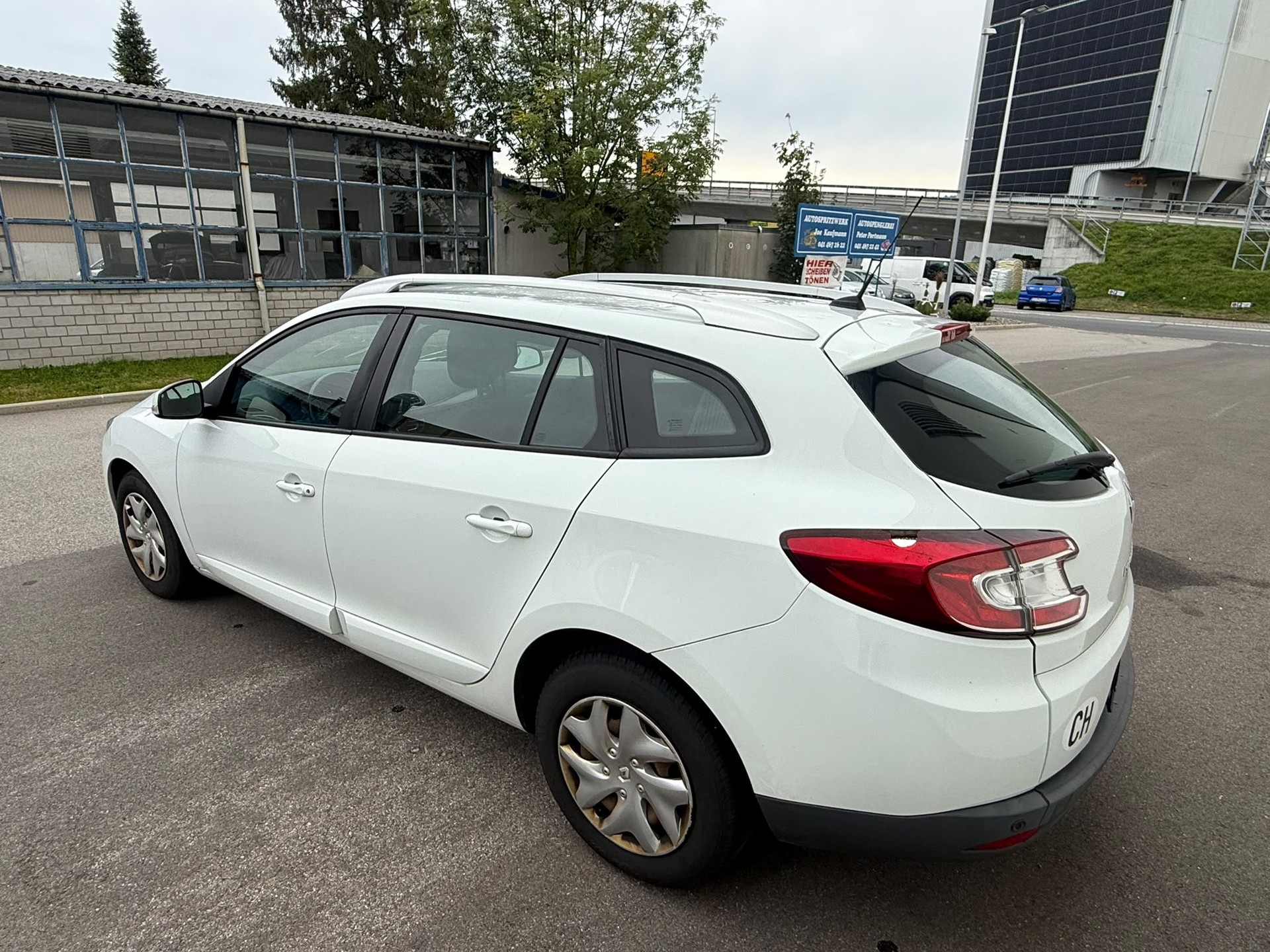 RENAULT Mégane Grandtour 1.5 dCi Bose EDC-image-12