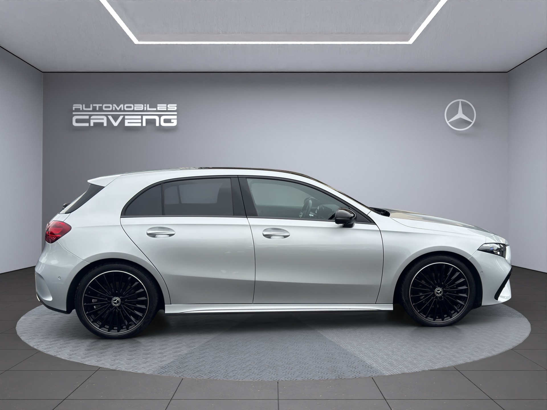 MERCEDES-BENZ A 200 AMG Line 7G-DCT-image-5