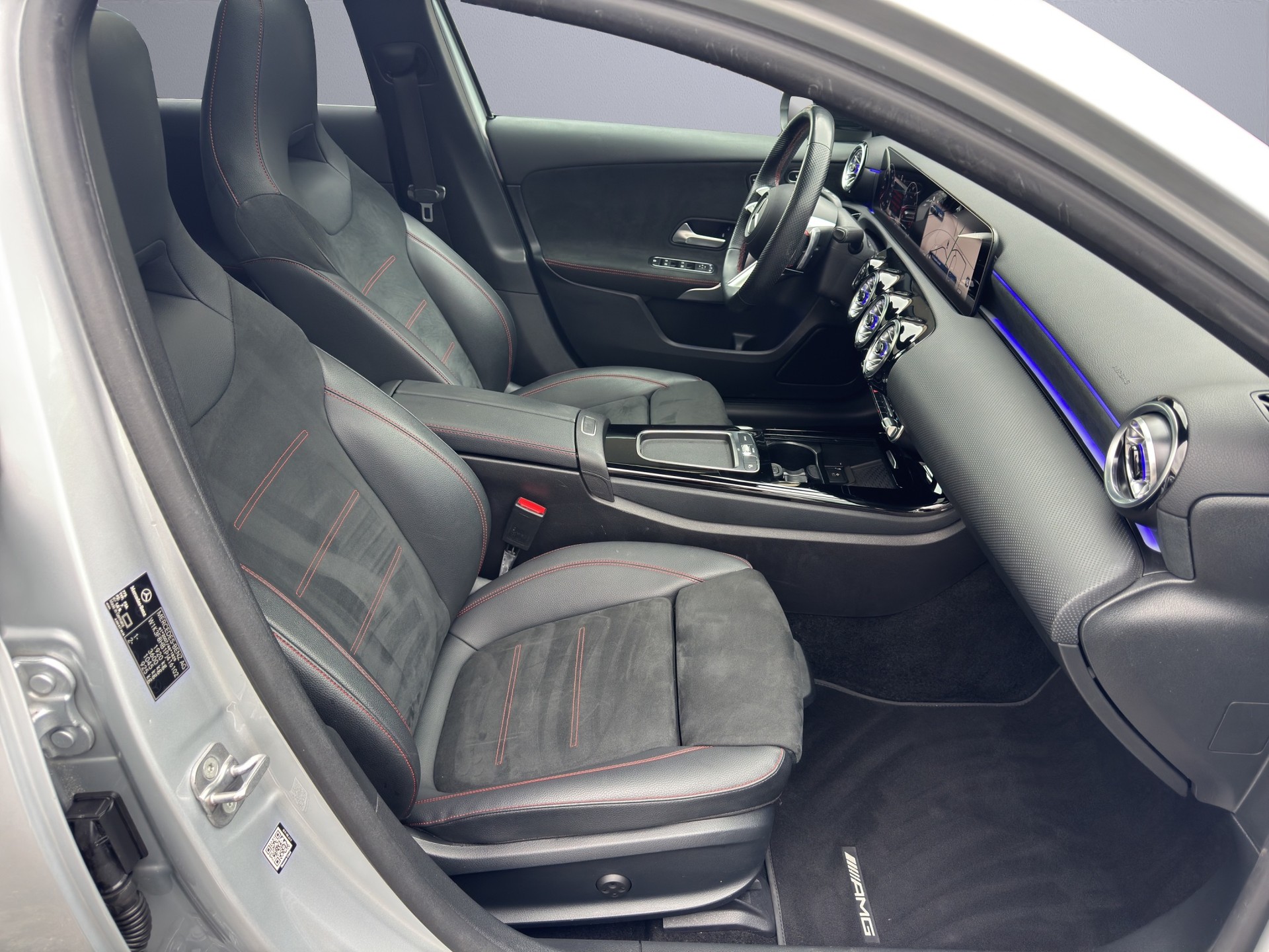 MERCEDES-BENZ A 200 AMG Line 7G-DCT-image-15