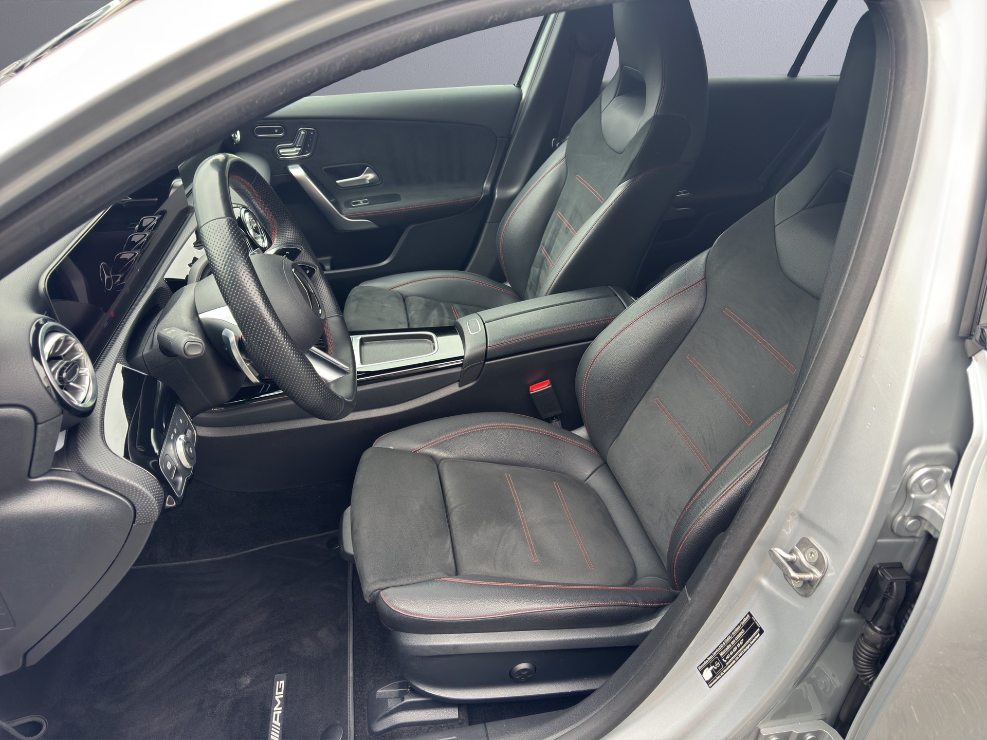 MERCEDES-BENZ A 200 AMG Line 7G-DCT-image-10
