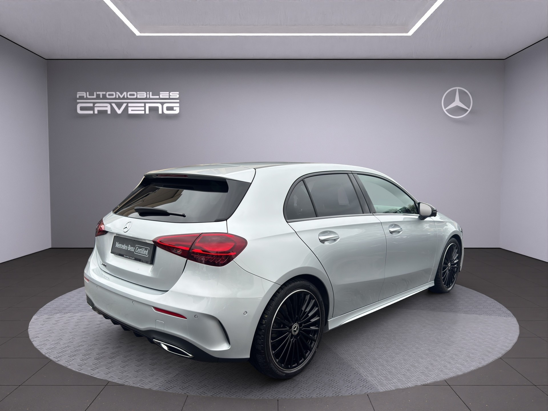 MERCEDES-BENZ A 200 AMG Line 7G-DCT-image-4