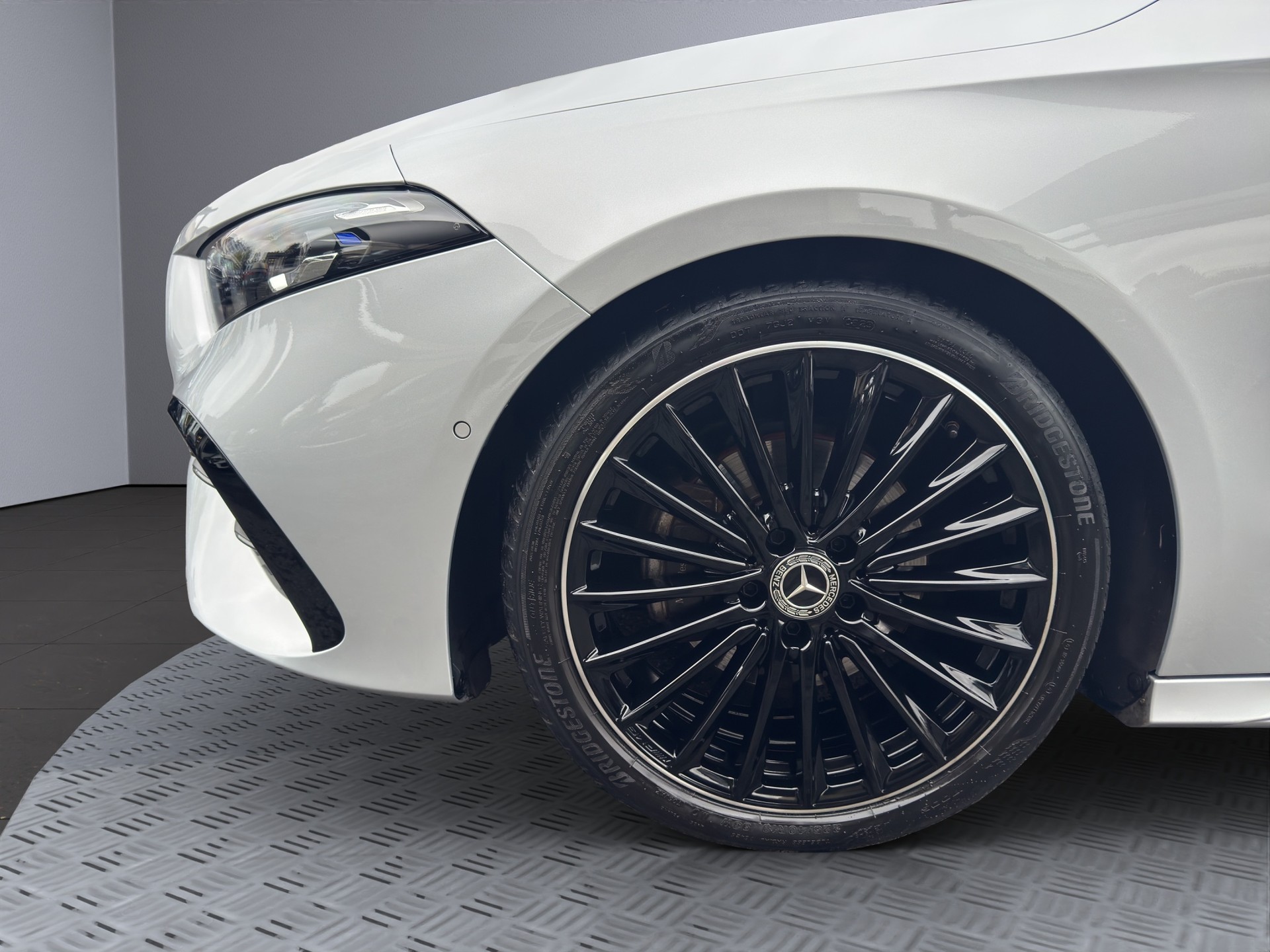 MERCEDES-BENZ A 200 AMG Line 7G-DCT-image-8