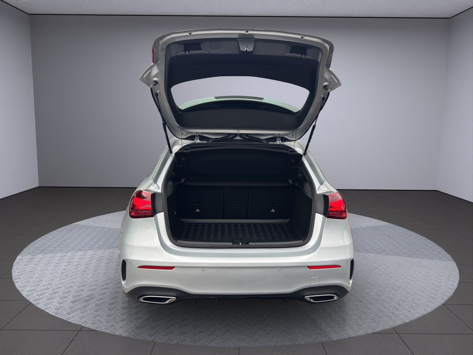 MERCEDES-BENZ A 200 AMG Line 7G-DCT-image-17