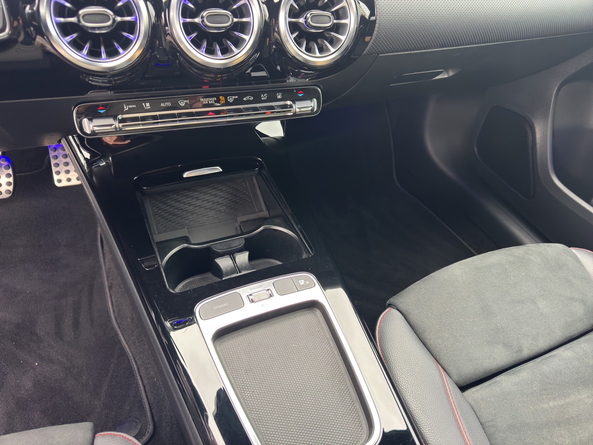MERCEDES-BENZ A 200 AMG Line 7G-DCT-image-13