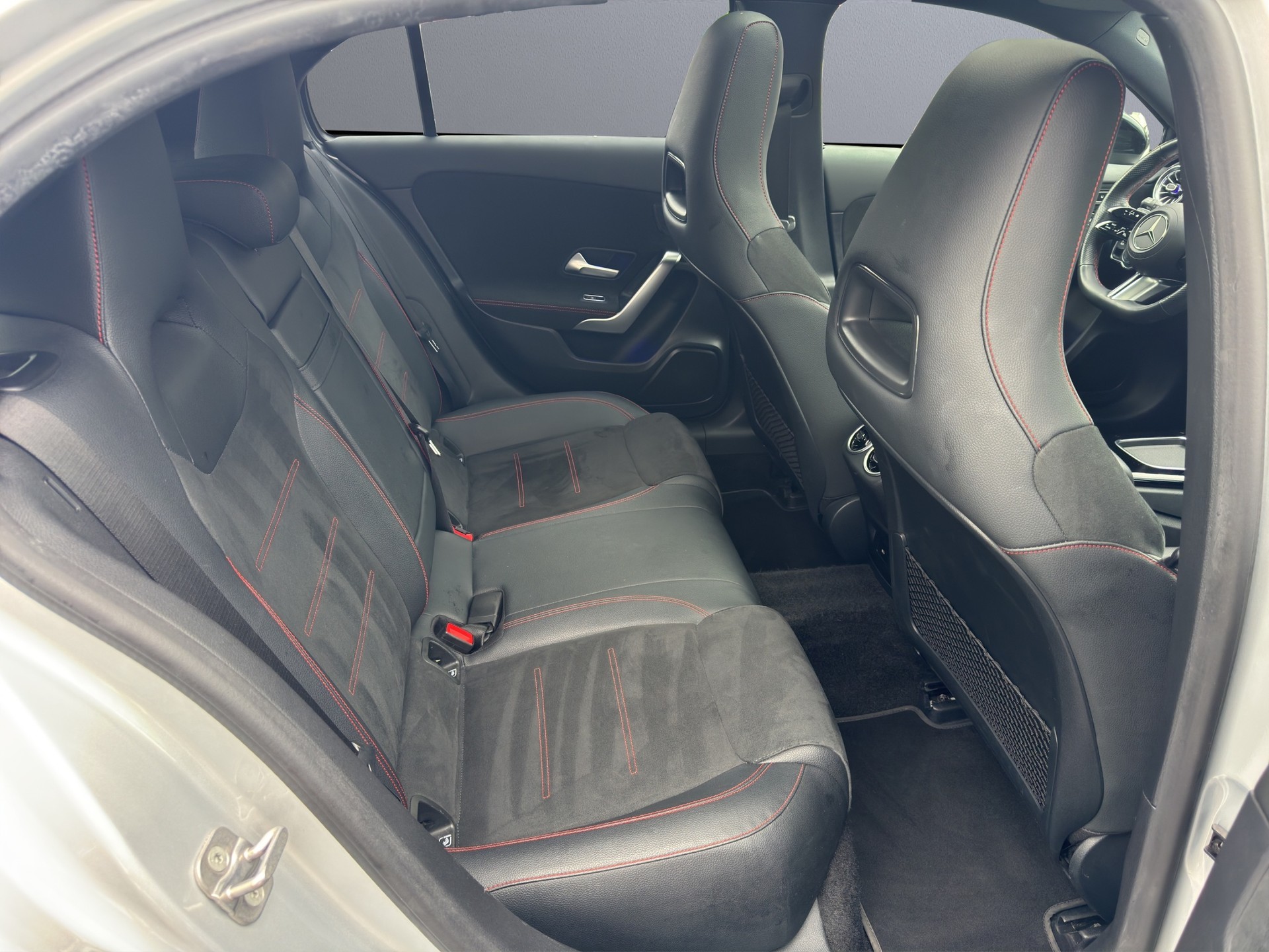 MERCEDES-BENZ A 200 AMG Line 7G-DCT-image-16