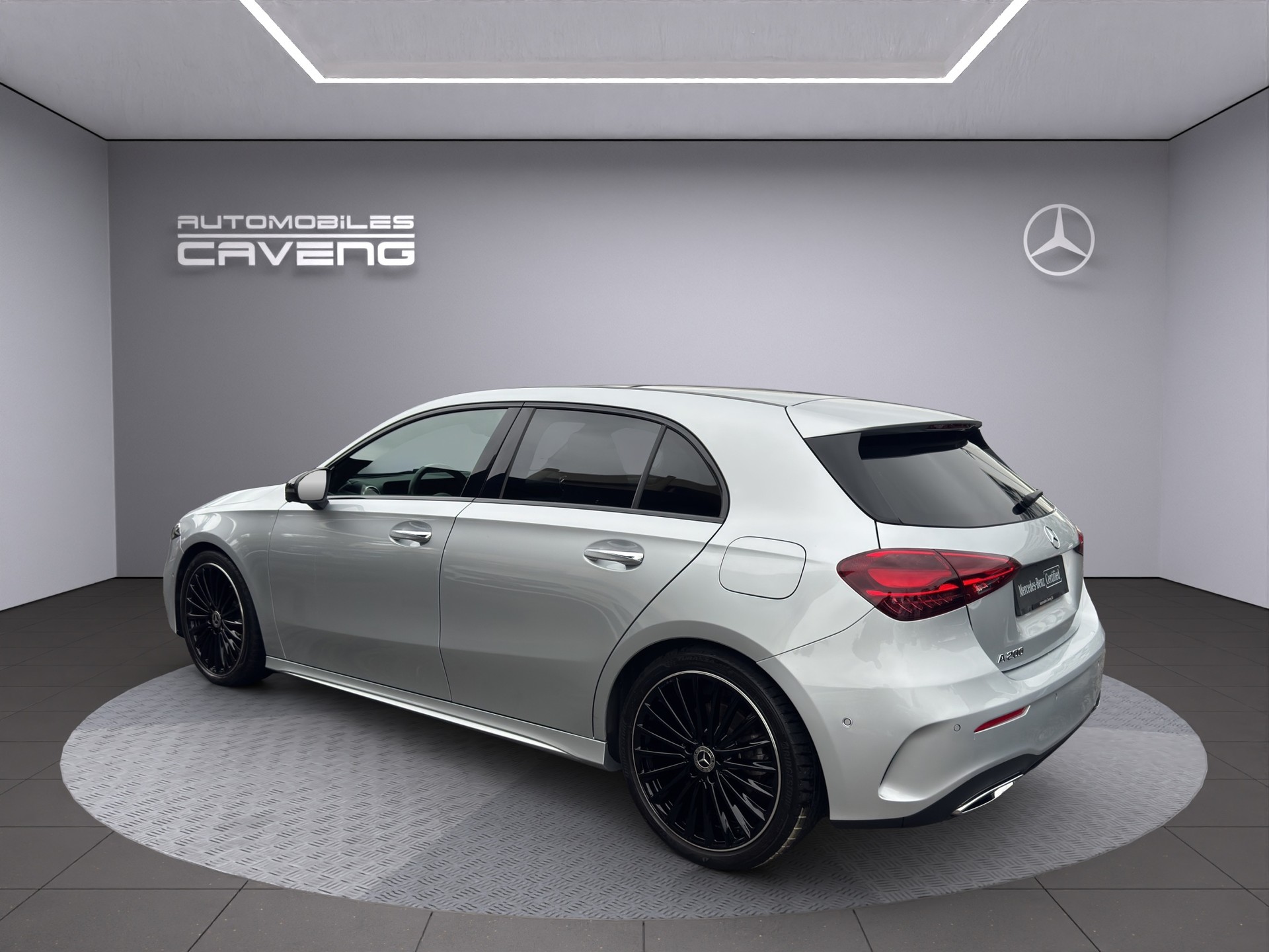 MERCEDES-BENZ A 200 AMG Line 7G-DCT-image-2