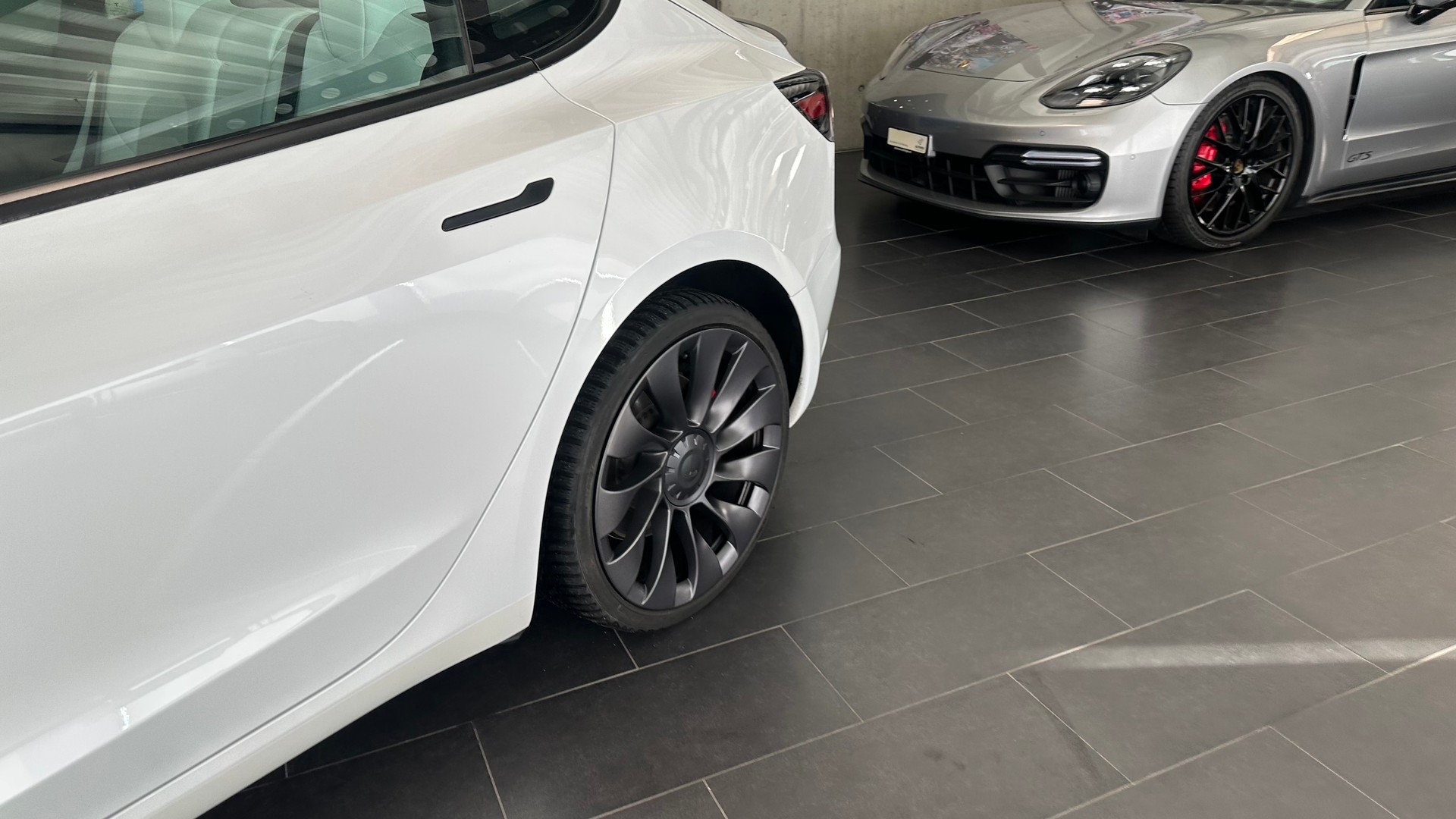 TESLA Model 3 Performance D-image-7