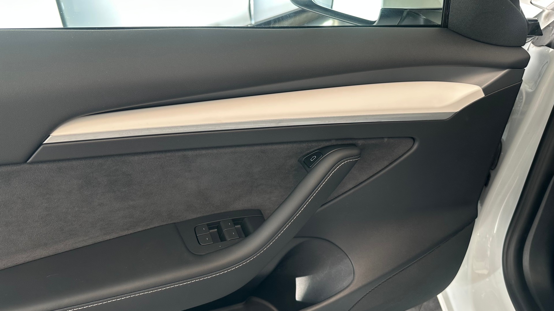 TESLA Model 3 Performance D-image-10