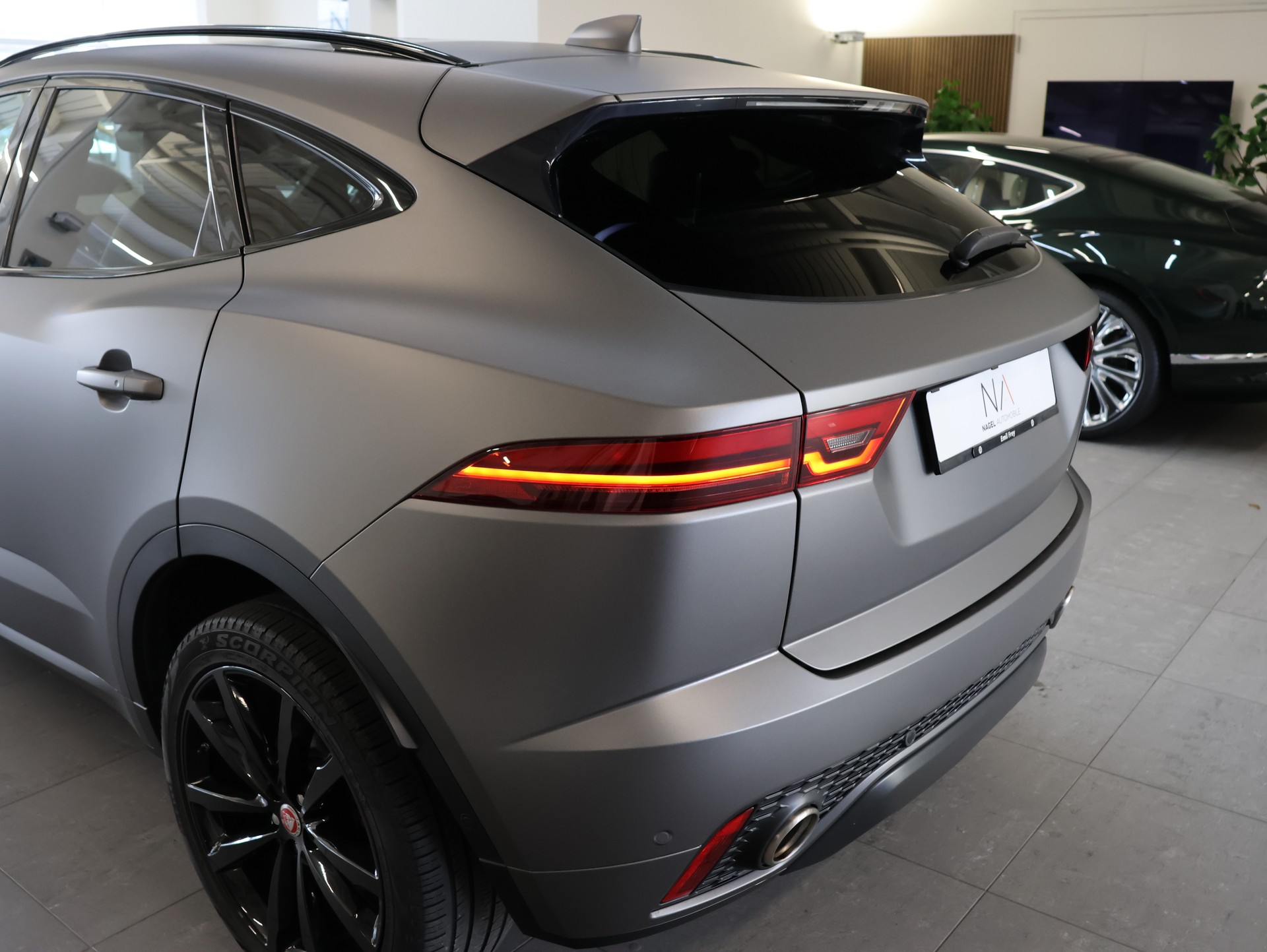 JAGUAR E-Pace 2.0d D180 R-Dynamic SE AWD Automatik-image-7