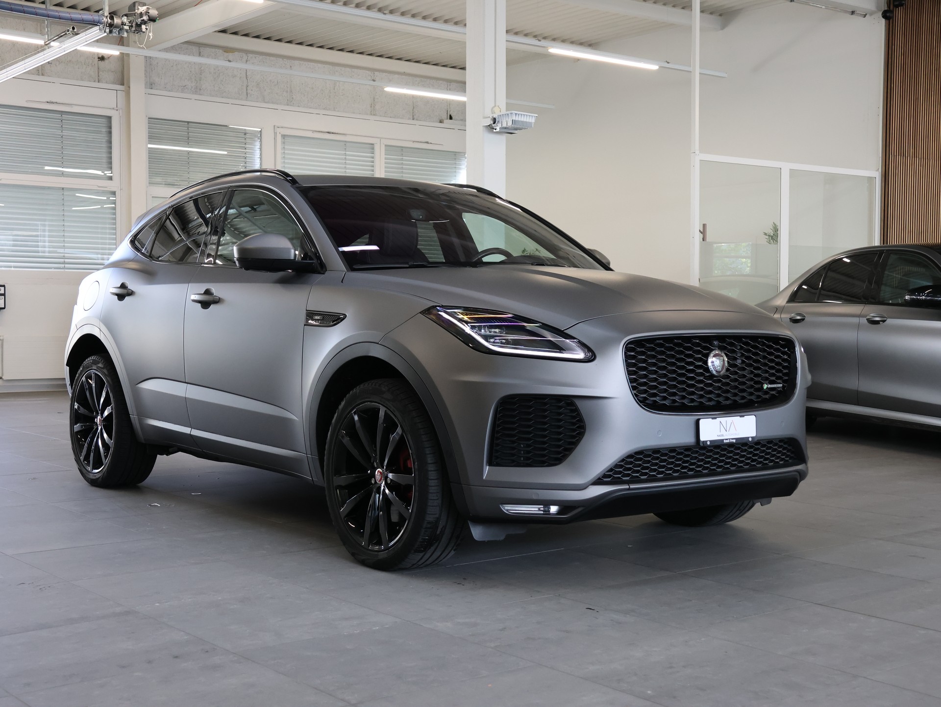 JAGUAR E-Pace 2.0d D180 R-Dynamic SE AWD Automatik-image-1