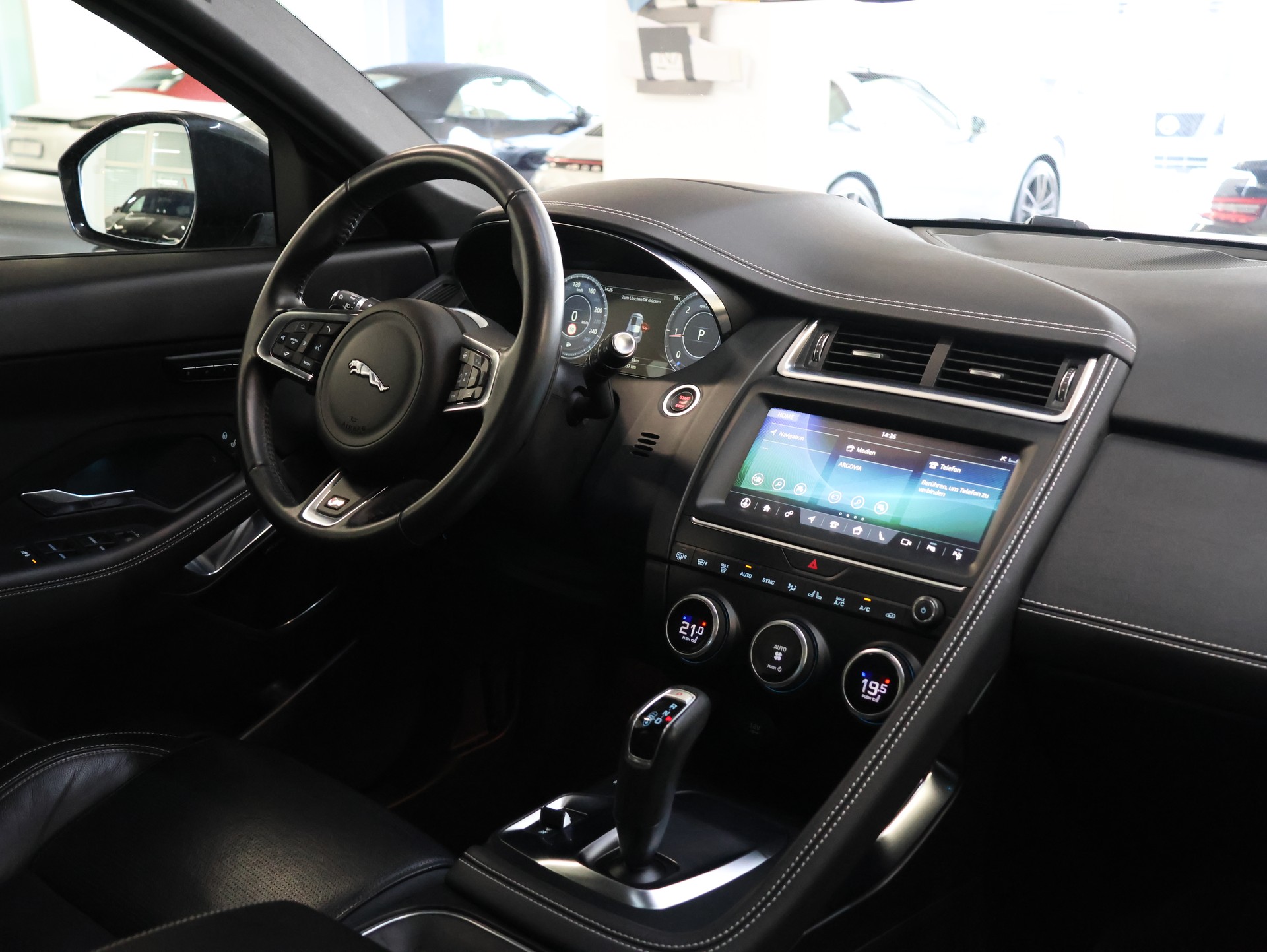 JAGUAR E-Pace 2.0d D180 R-Dynamic SE AWD Automatik-image-33