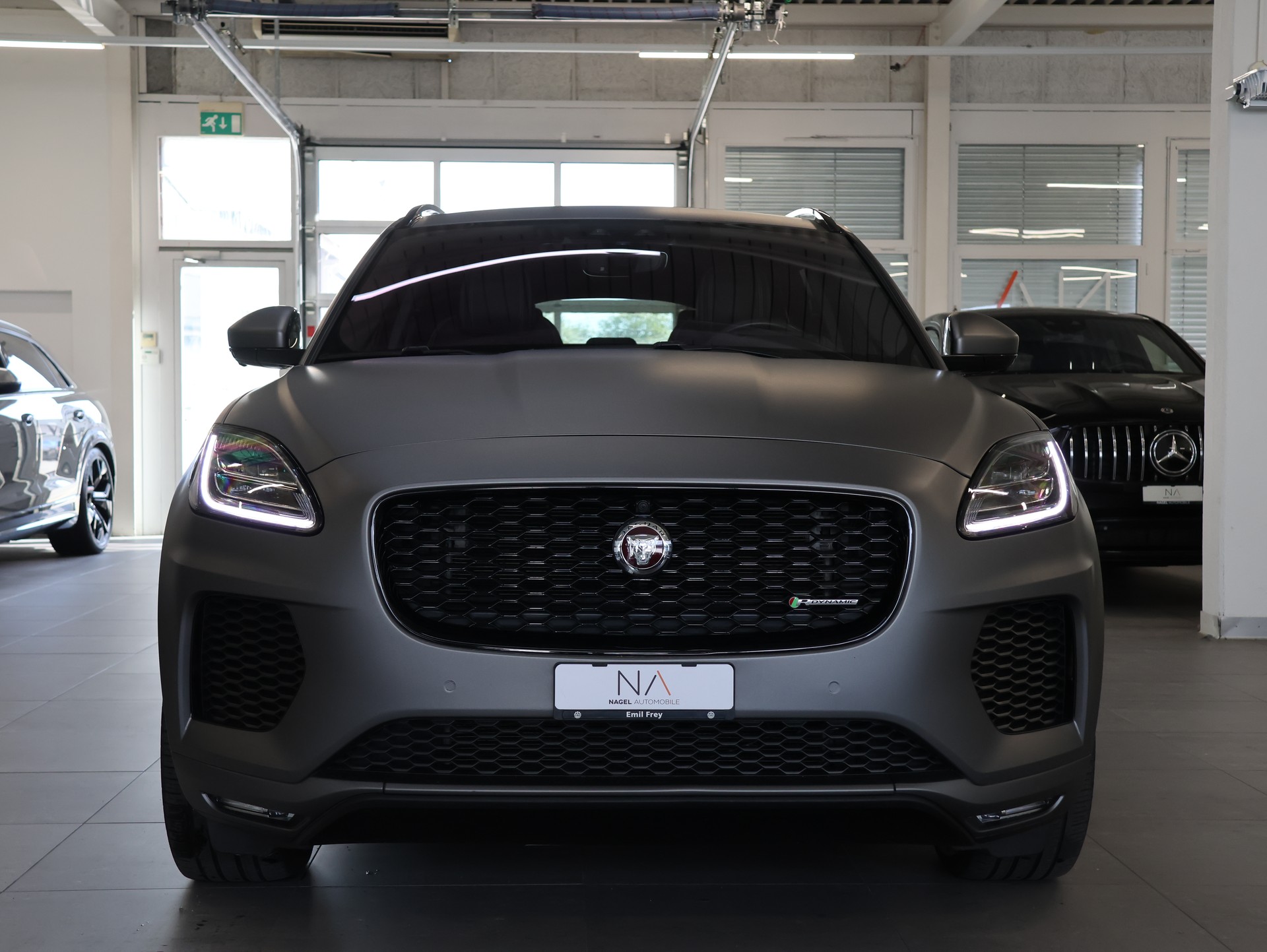 JAGUAR E-Pace 2.0d D180 R-Dynamic SE AWD Automatik-image-2