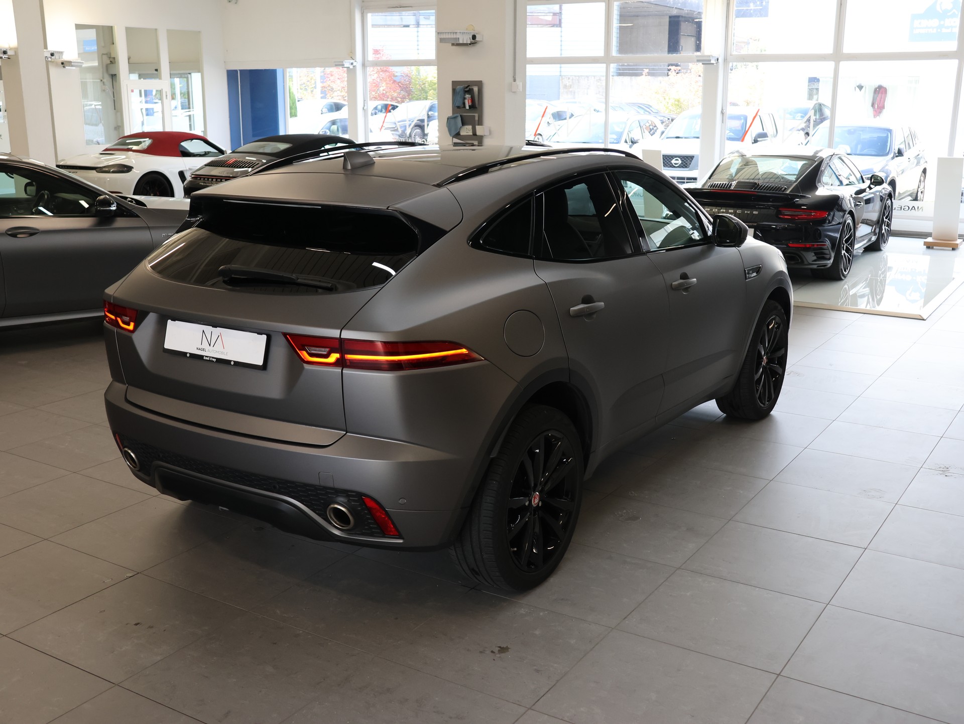 JAGUAR E-Pace 2.0d D180 R-Dynamic SE AWD Automatik-image-6